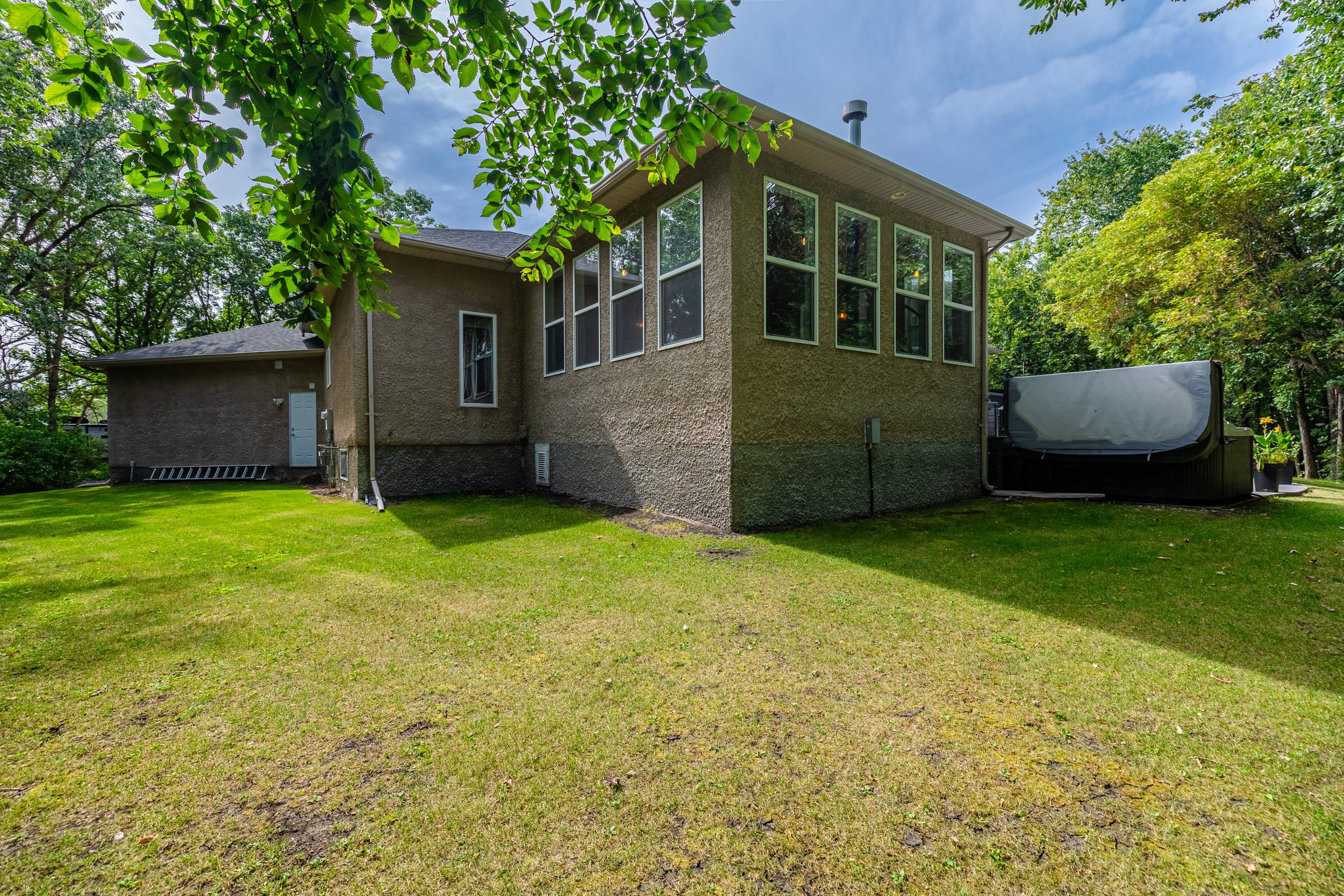 28 Highland Dr (11).jpg