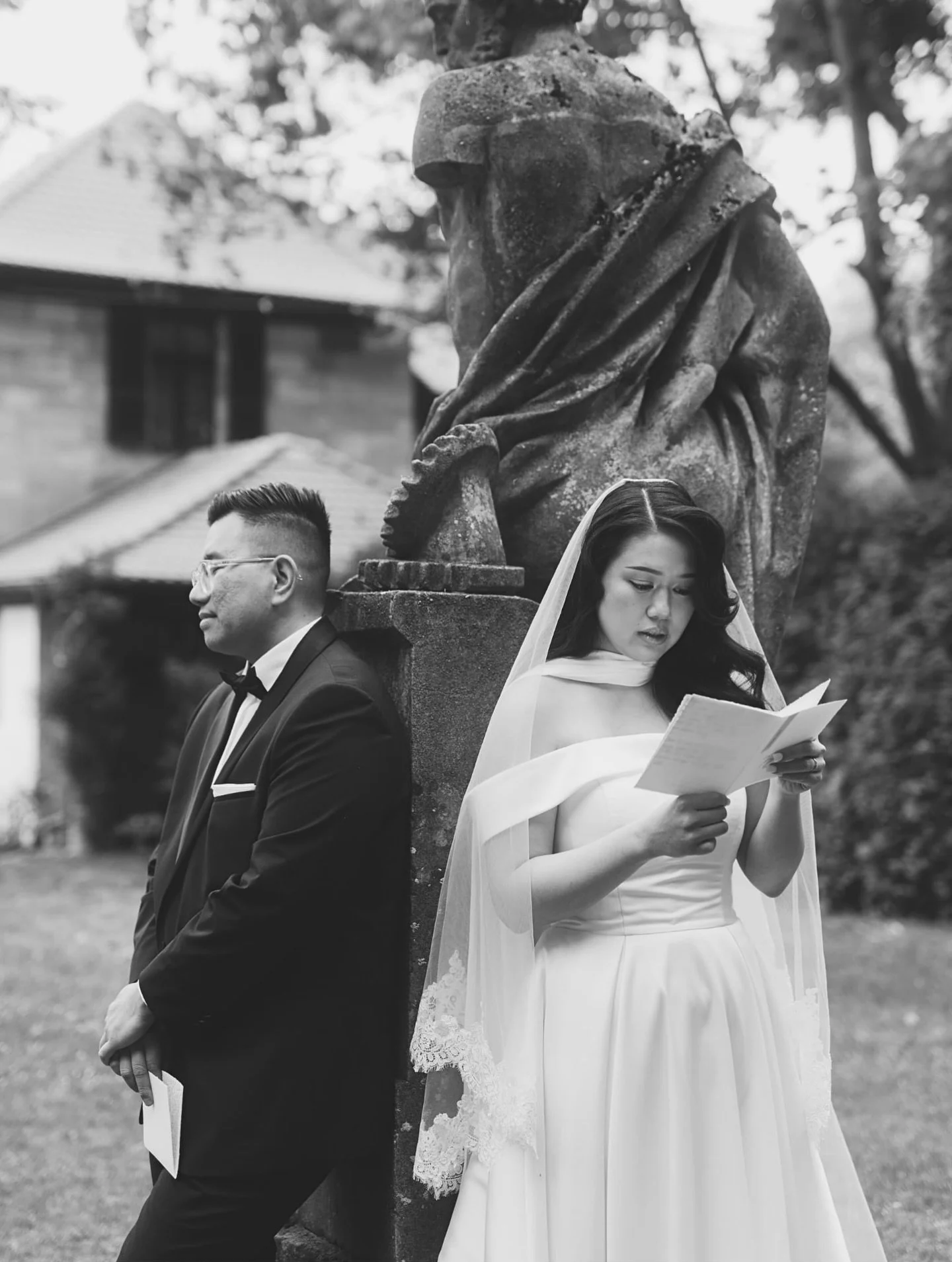 Ever heard of a First Touch? 🫴✨
It&rsquo;s an intimate moment where couples connect on their wedding day before seeing each other - holding hands, sharing a letter and simply feeling each other&rsquo;s presence. T. and H. chose this beautiful ritual