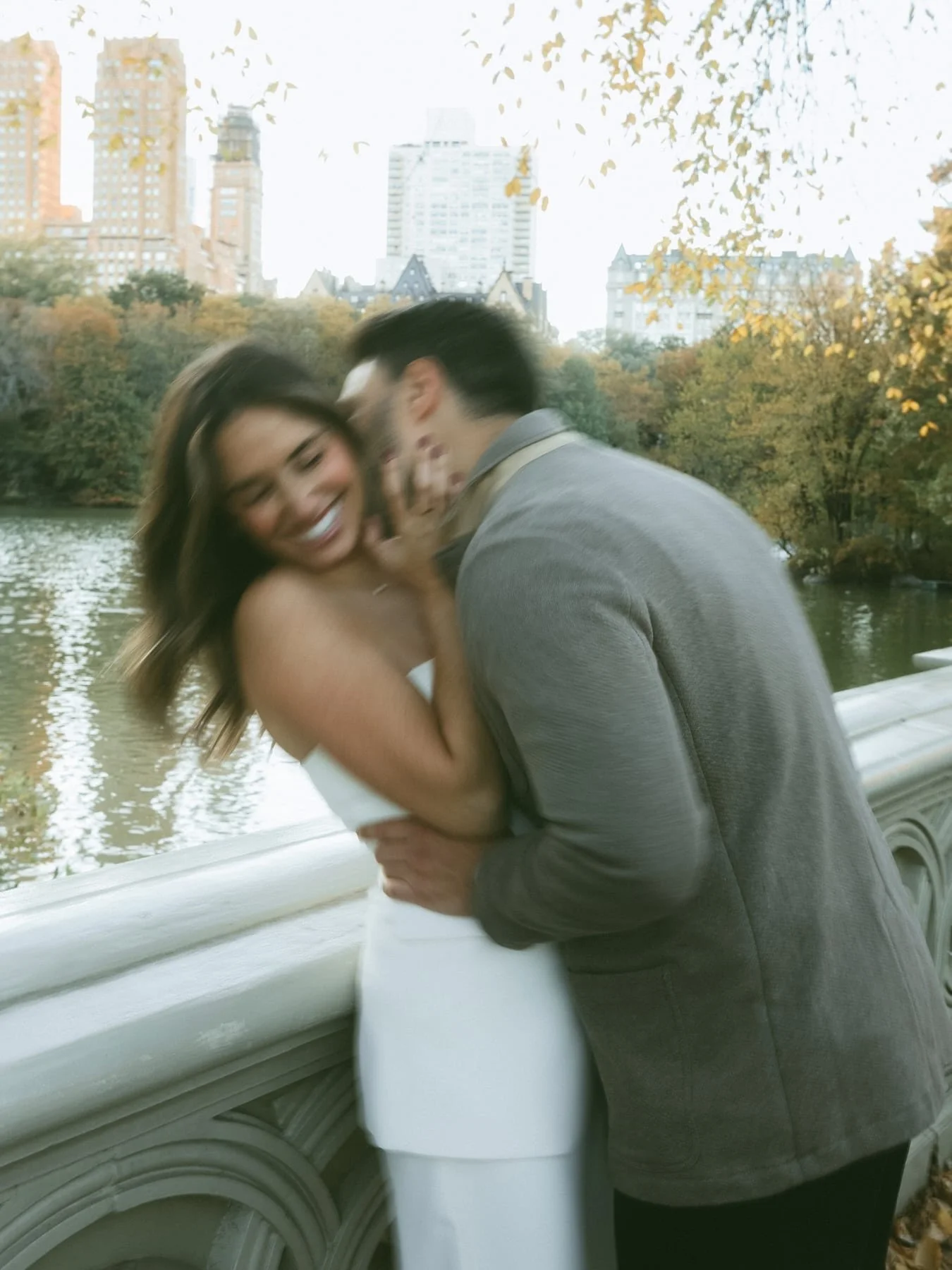 What better way to say &lsquo;I&rsquo;m back from New York&rsquo; than to share these engagement photos from Central Park? ✨
It&rsquo;s been three amazing weeks exploring the city that never sleeps, and I can&rsquo;t wait to show you more from this s