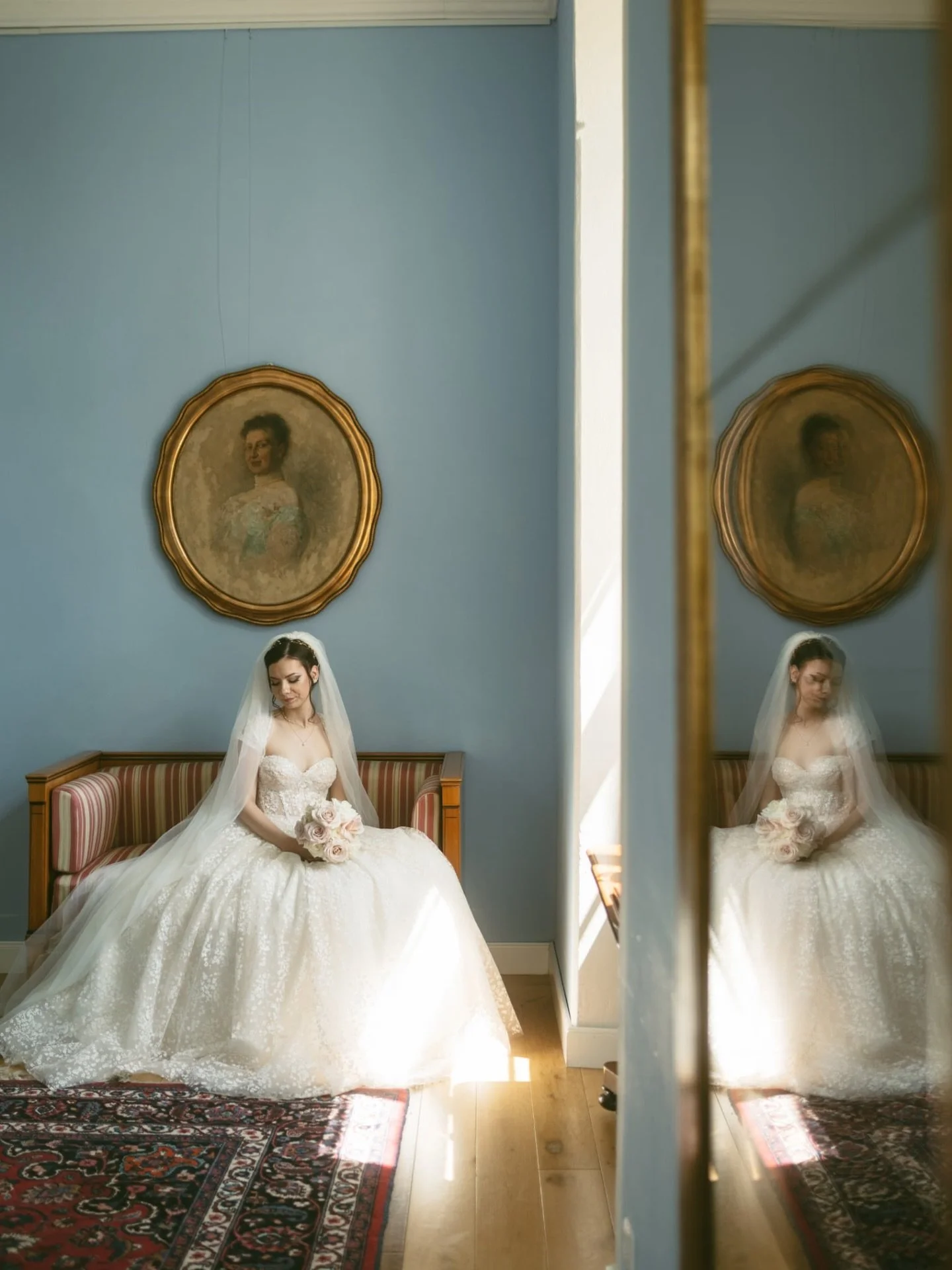 Imagine changing into your dress, your best friend by your side to help you. You laugh together, share stories, gifts and little moments. 🥰
Then, you take one last deep breath before stepping out to be seen by your soulmate as a bride for the first 