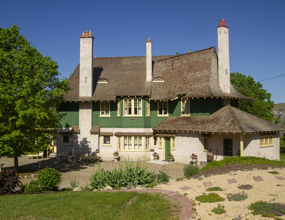 Mackie Lake House Foundation, Coldstream