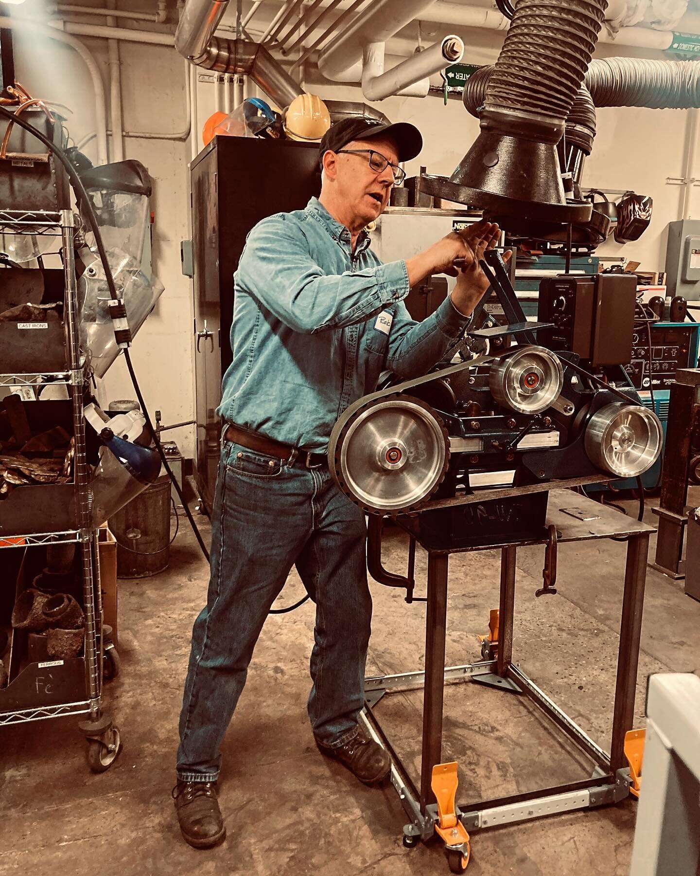 Master Bladesmith @bobkramerknives is teaching workshops in the MIT forge/foundry this whole month!!! Day 1

Amazing

@mtarkanian mastermind of this visit