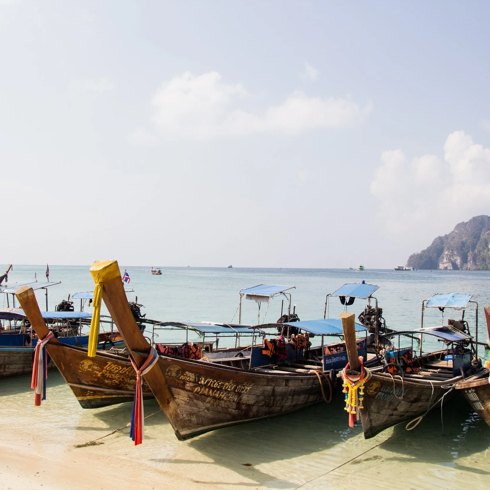 beach-boats-clouds-91121.jpg