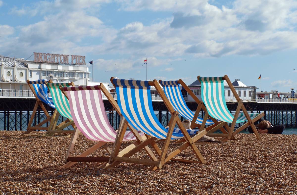 sun-loungers-708579_1920.jpg