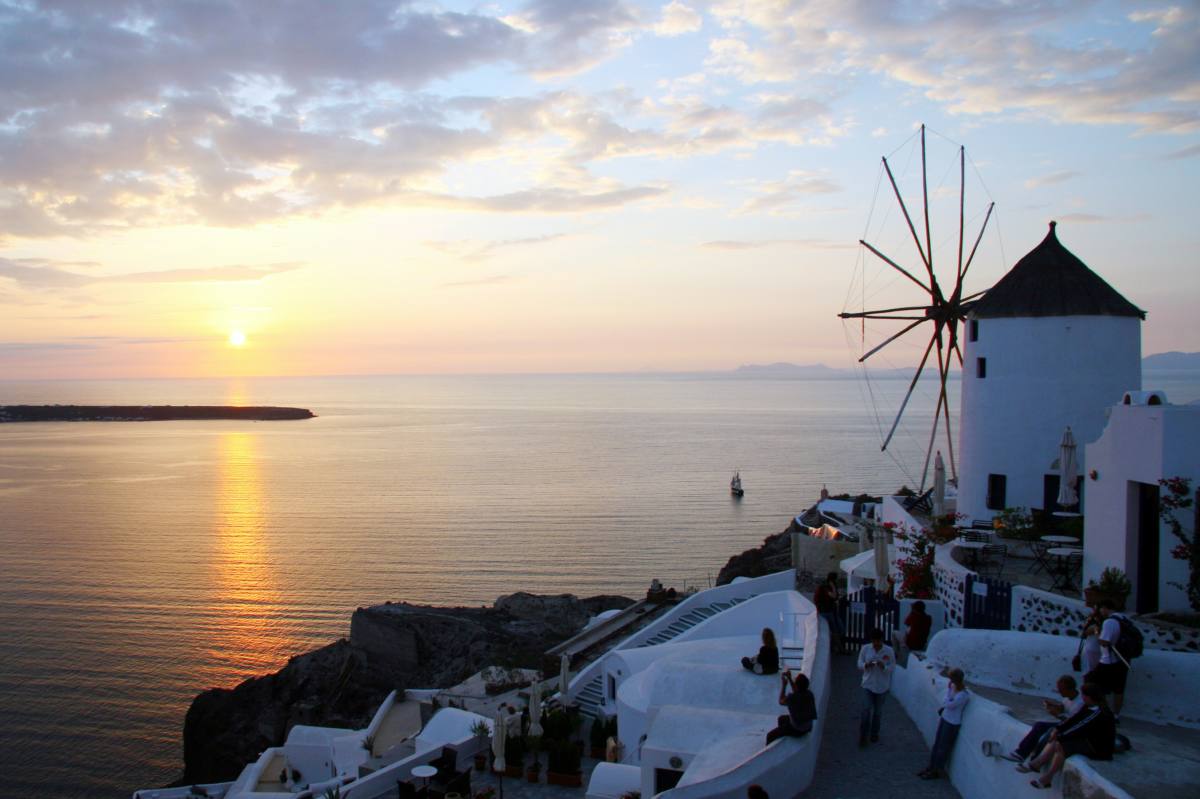 santorini-1704844.jpg
