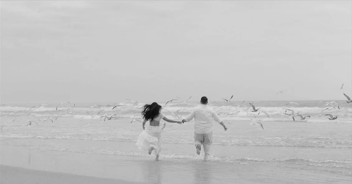 In honor of getting to see Reigan &amp; Blake again next week for a fun couples session I think it&rsquo;s time I finally share their engagement photos ❣️

.
.
.

Orlando engagement photos, Chicago engagement photos, Orlando engagement photographer, 