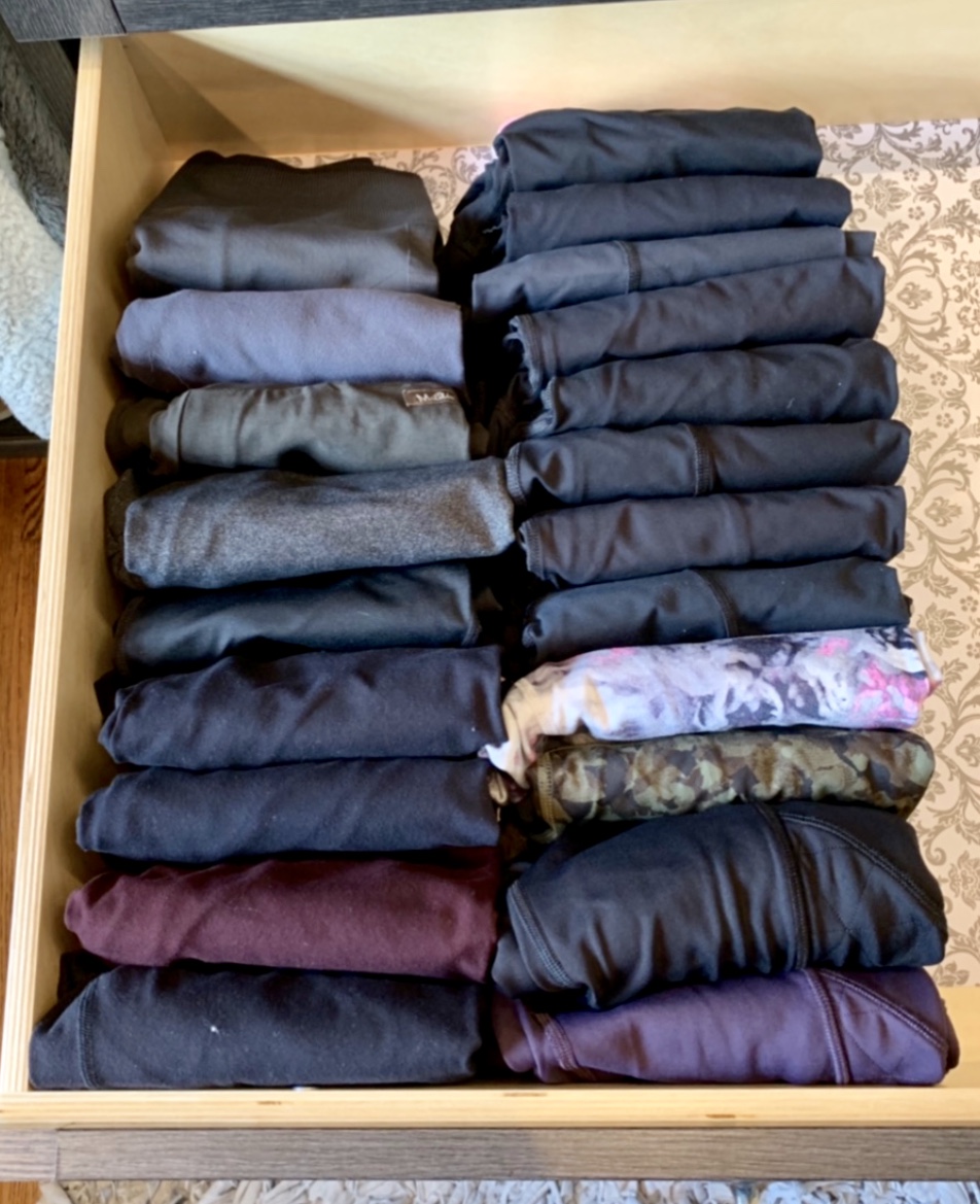 YOGA PANTS- HOW TO FOLD