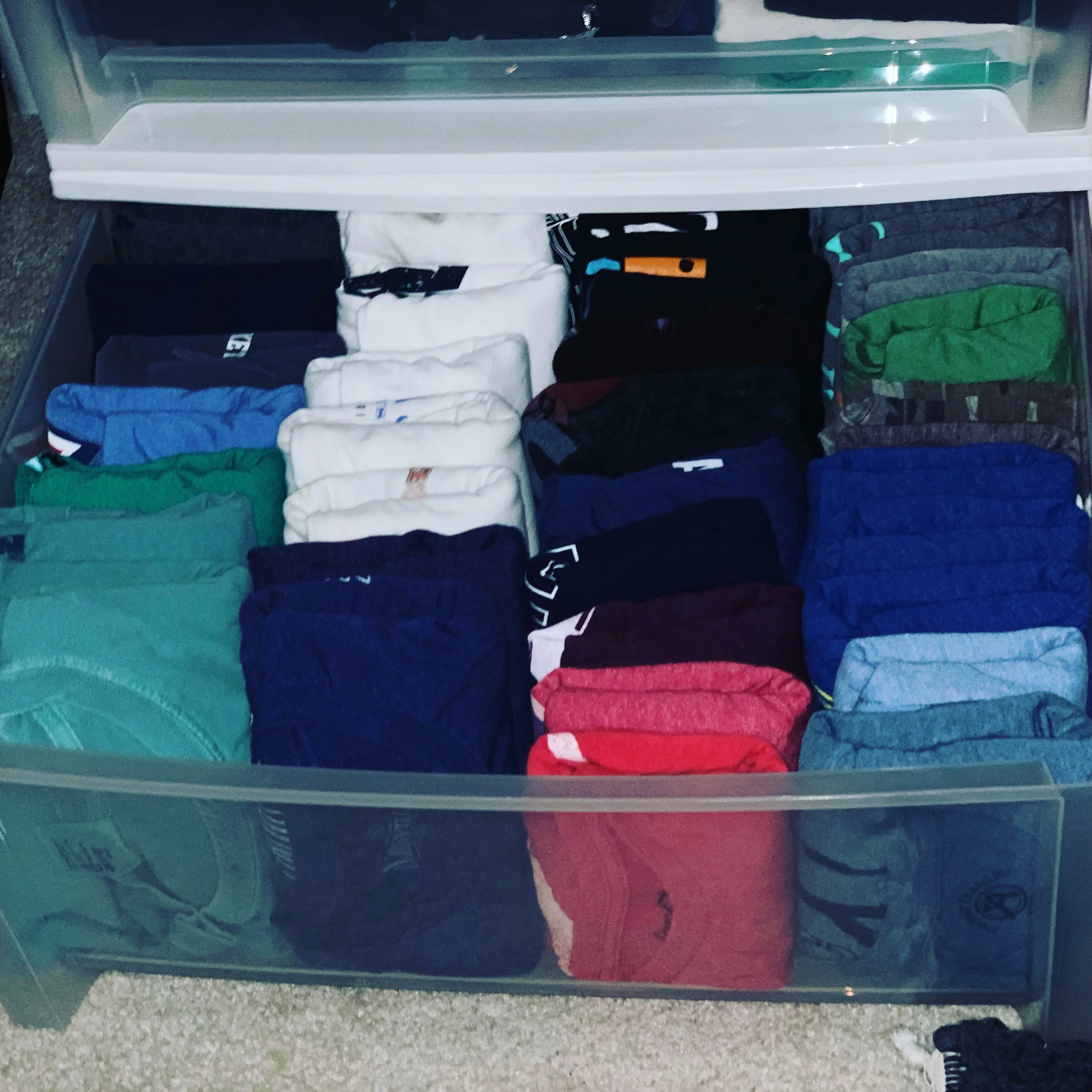 LONG-SLEEVE T-SHIRTS - HOW TO FOLD