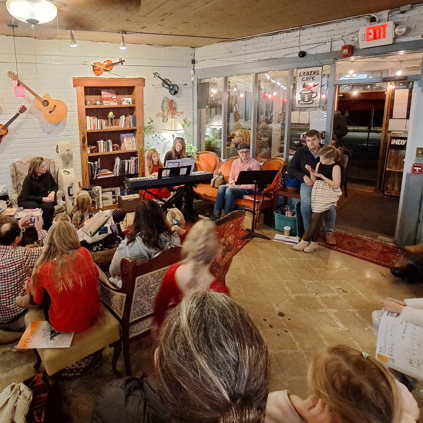 What a beautiful @harmonymusicnc recital yesterday at @lanzascafe ! We were standing room only!! We are so proud of all of our dedicated students and thankful for the support of our teacher and studio families! Happy holidays!!! 

#harmonymusicnc #ch