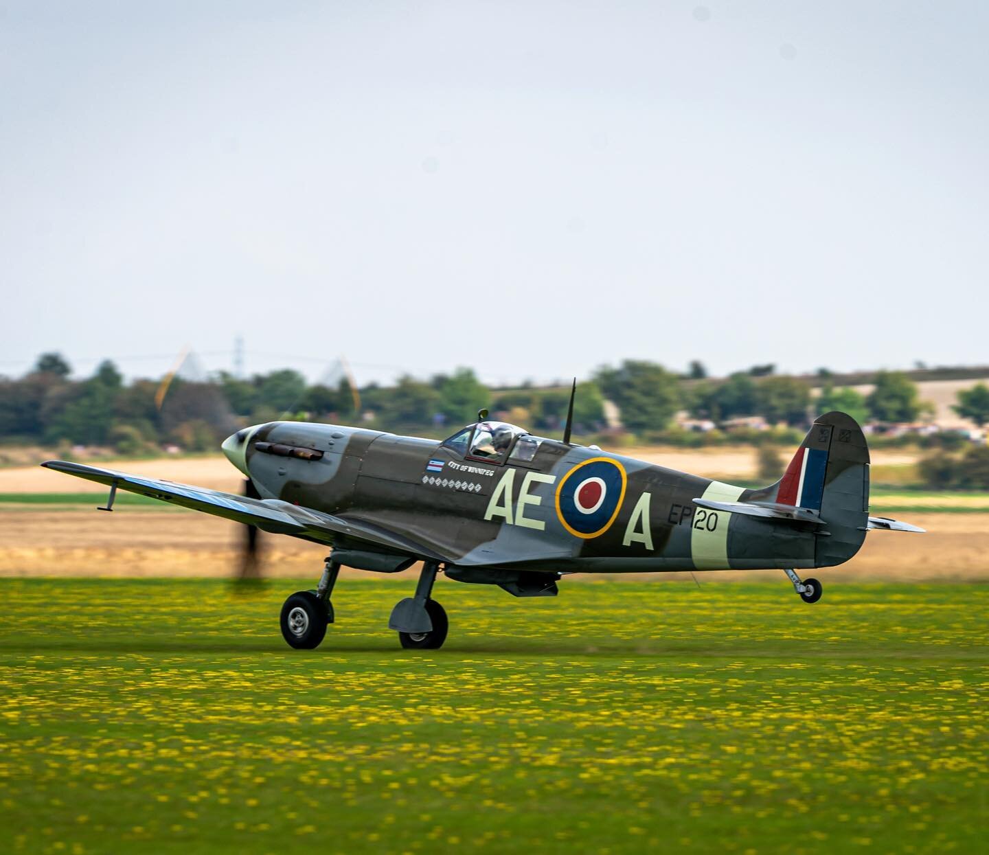 Spitfire Mk V taking off from Duxford

#avgeek #aviationphotography #nikonphotography #nikondf