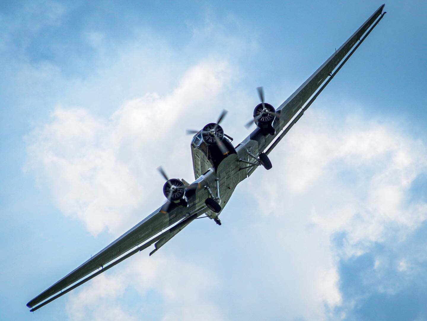 Probably never see this flying again. D-AQUI, the oldest airworthy Ju 52 in existence, was produced in 1936 and up until 2019 was still flying. Lufthansa then pulled their financial backing and sounds like it will most likely become a static museum e