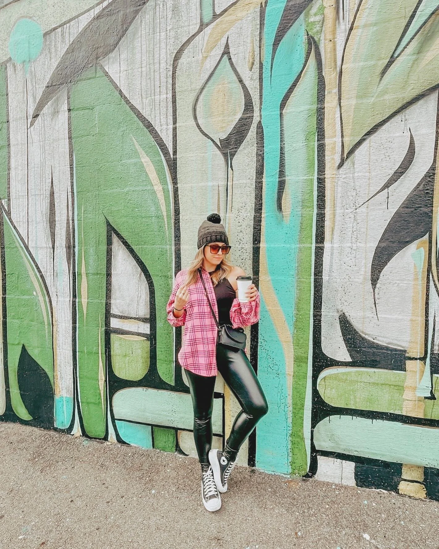 ♡ waiting on that may weather to show itself ♡
&bull;
&bull;
I know I haven&rsquo;t been super active on here, but just wanted to check in! How has everyone been doing? For my colder weather friends&mdash; has it started to warm up where you are yet?