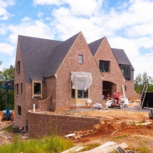 years of heart &amp; soul beginning to shine through on this beautiful afternoon.

Royal Crest Circle, Vestavia Hills, AL 
Architecture &amp; Interiors by @mopwilliams &amp; @joelhwilliams 📷: @williamspartnership 
#williamspartnership #architecture 