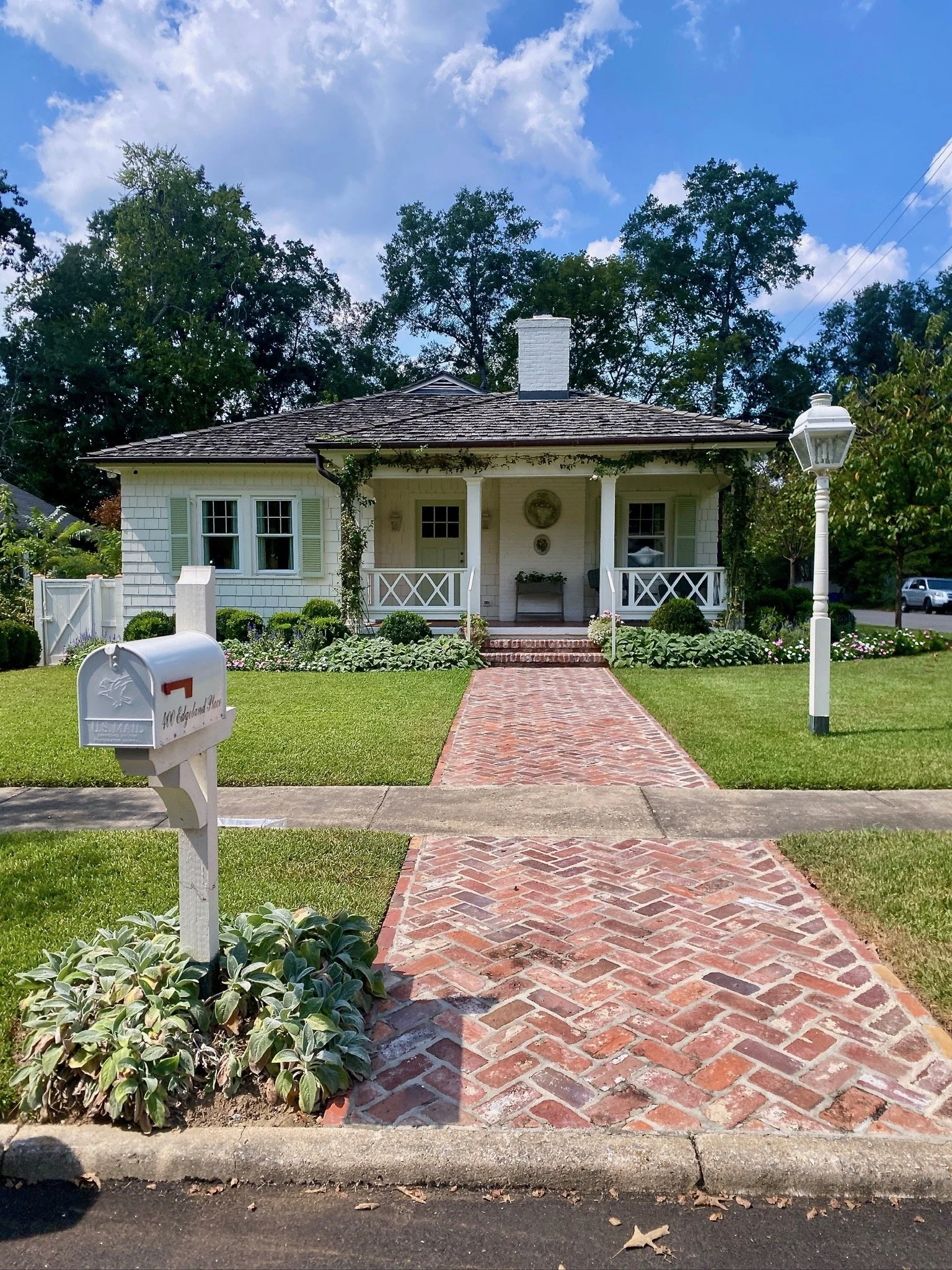 Edgeland_Homewood_Alabama_Jewelbox_Cottage_01_Exterior_Front.jpeg