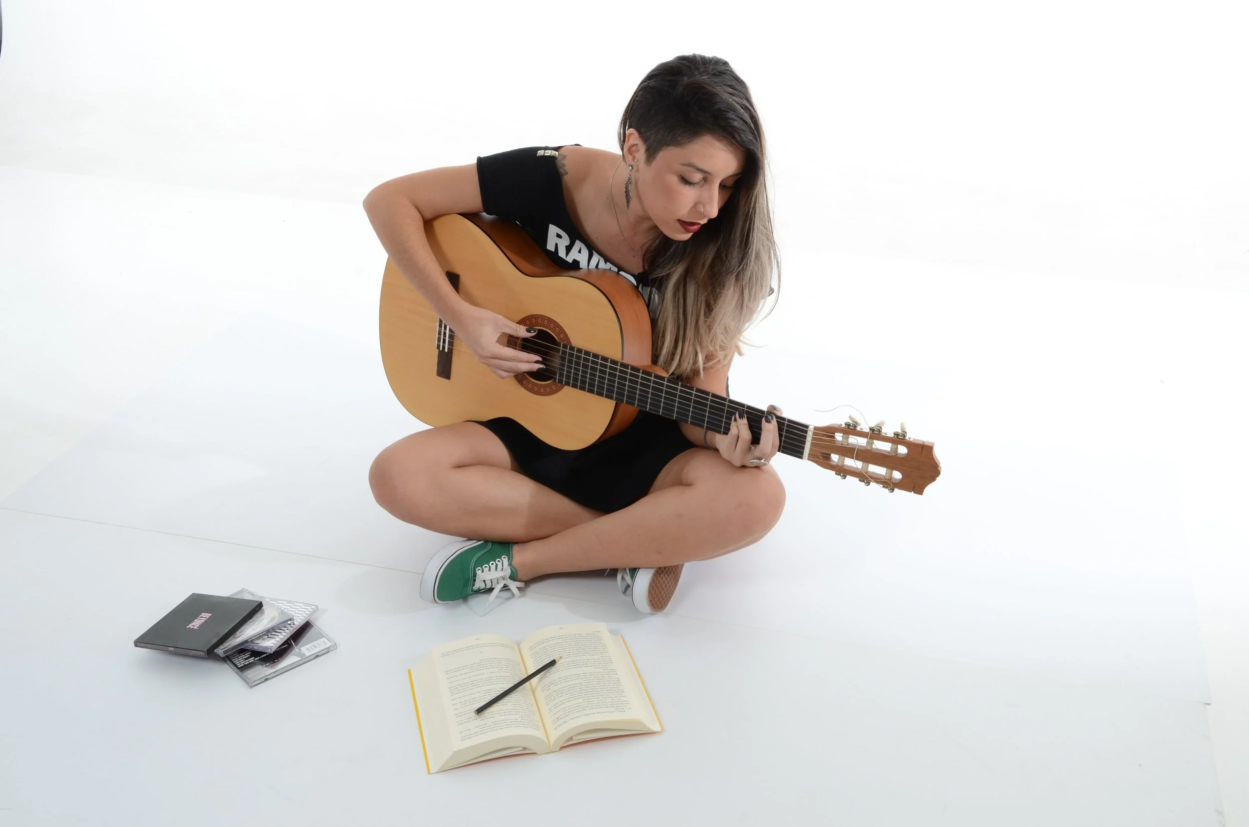 acoustic-adolescent-beautiful-164809.jpg