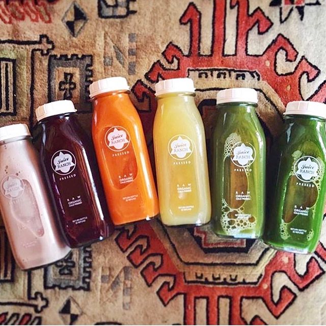 The perfect day for a @juiceranch 🤤  Their juices are 100% Organic and 90% of the produce is sourced locally! Head over to get all of your daily vitamins!#juice #juicecleanse #vitamins #sevillasquaresb