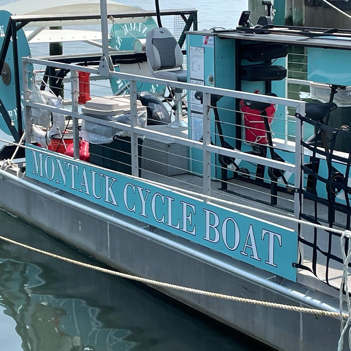 Thank you @oceangraphicseh for the new lettering. Now everyone will know who we are when we pass @gosmans_montauk on the way to @samsstarislandyc and @liars_saloon