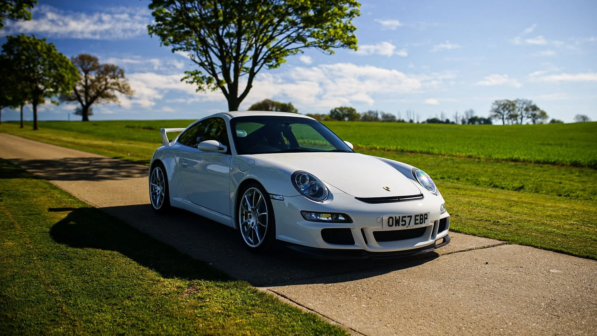 GQ-CAR-STORAGE-997-GT3-1.jpg