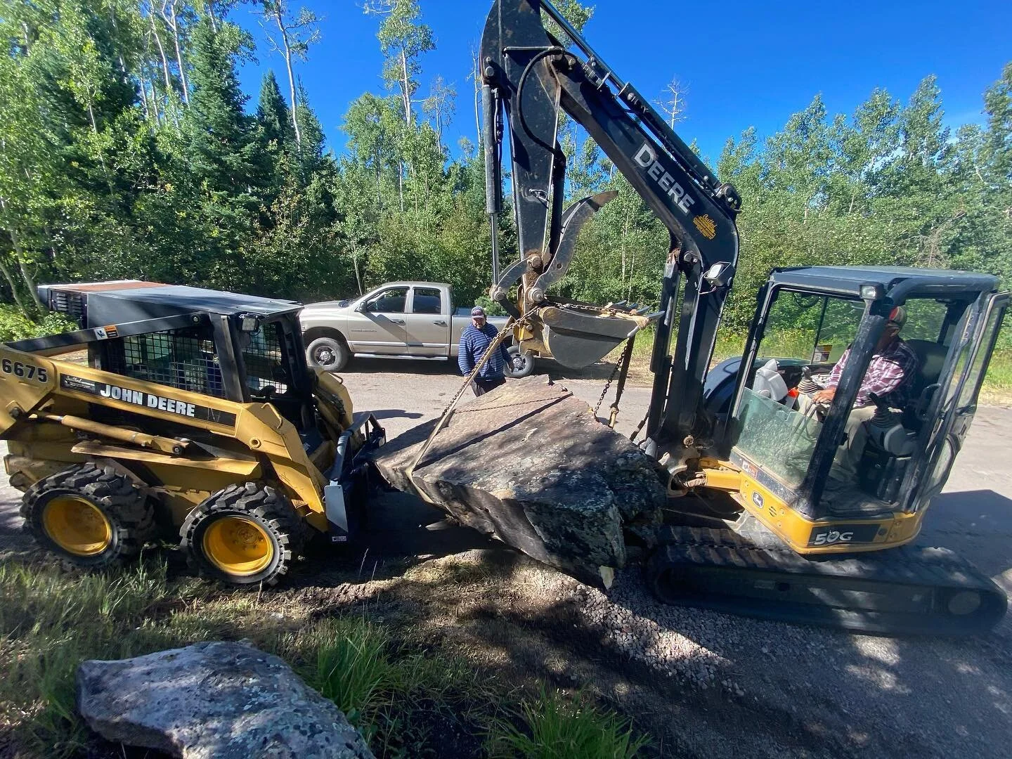 Skid steers and excavators are some of the tools we use to bring the vision to life. In this case, we needed both to move this giant boulder to mark the start of our driveway in the Colorado mountains. Swipe to see just how well our operators interpr