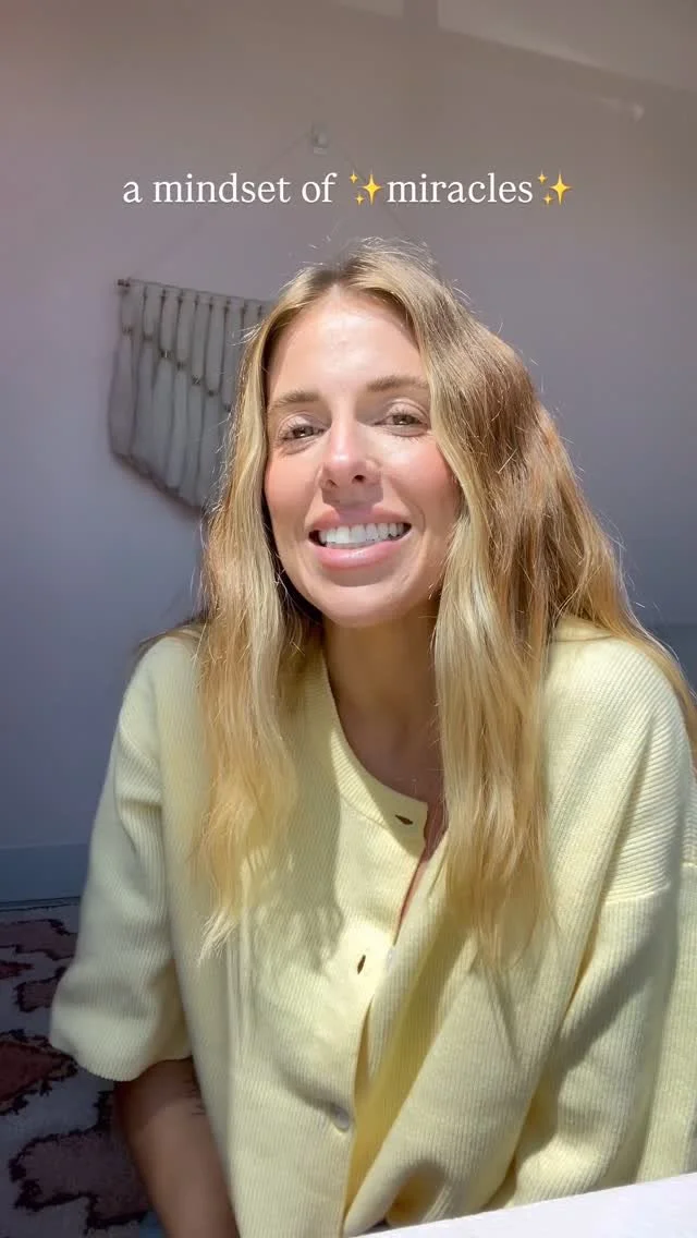 When you train your mind to look for possibility, you’ll start to notice that life is constantly offering you little reminders of hope and abundance. 💫
Here are 5 ways I practice keeping a mindset of miracles—because sometimes the small