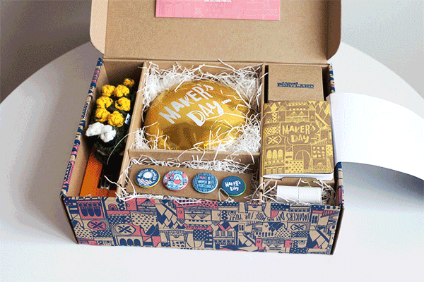 travelportland-unboxing-gif.gif