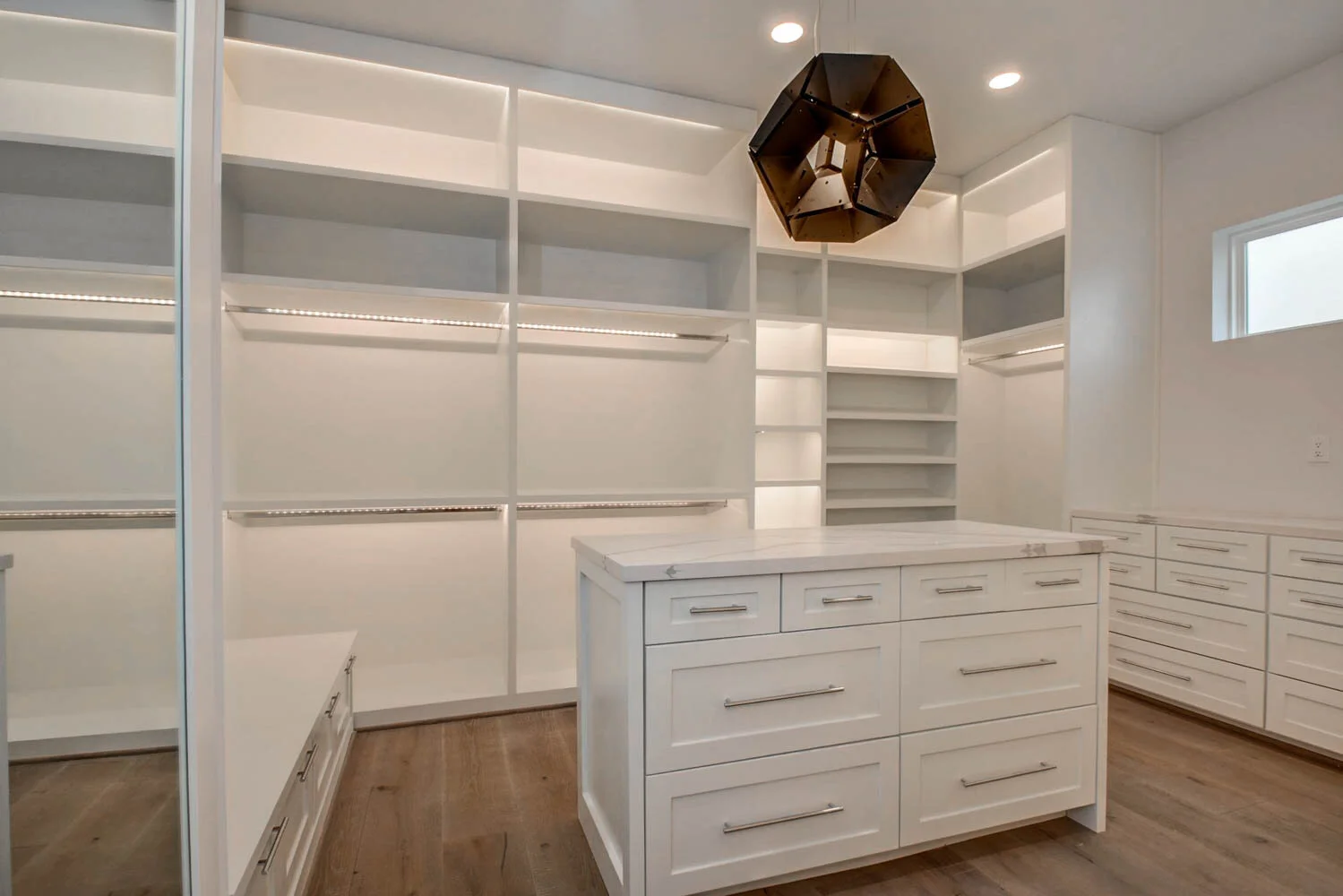 How to design a functional walk-in closet — Arieli Custom Homes