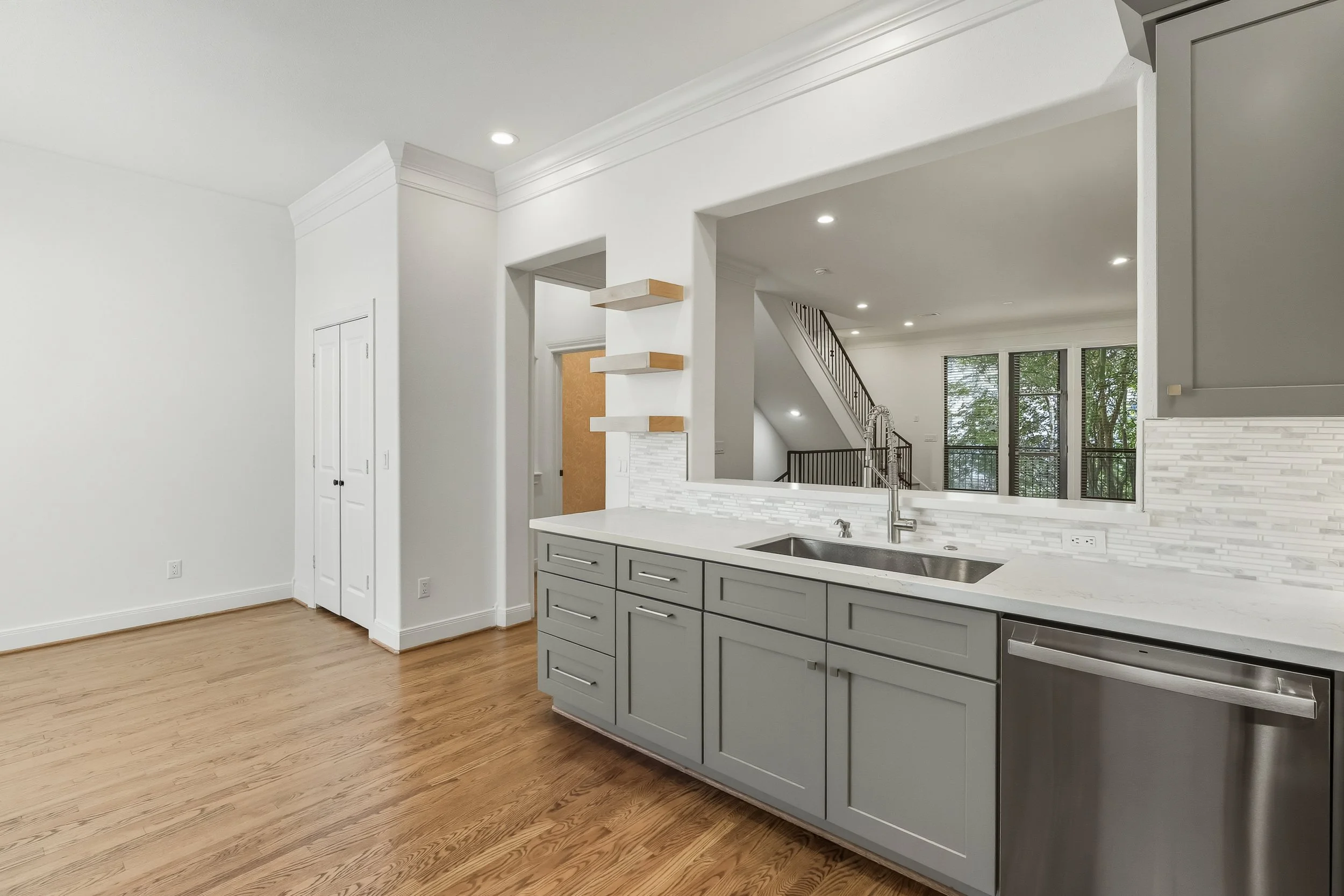 Open, bright kitchen layout