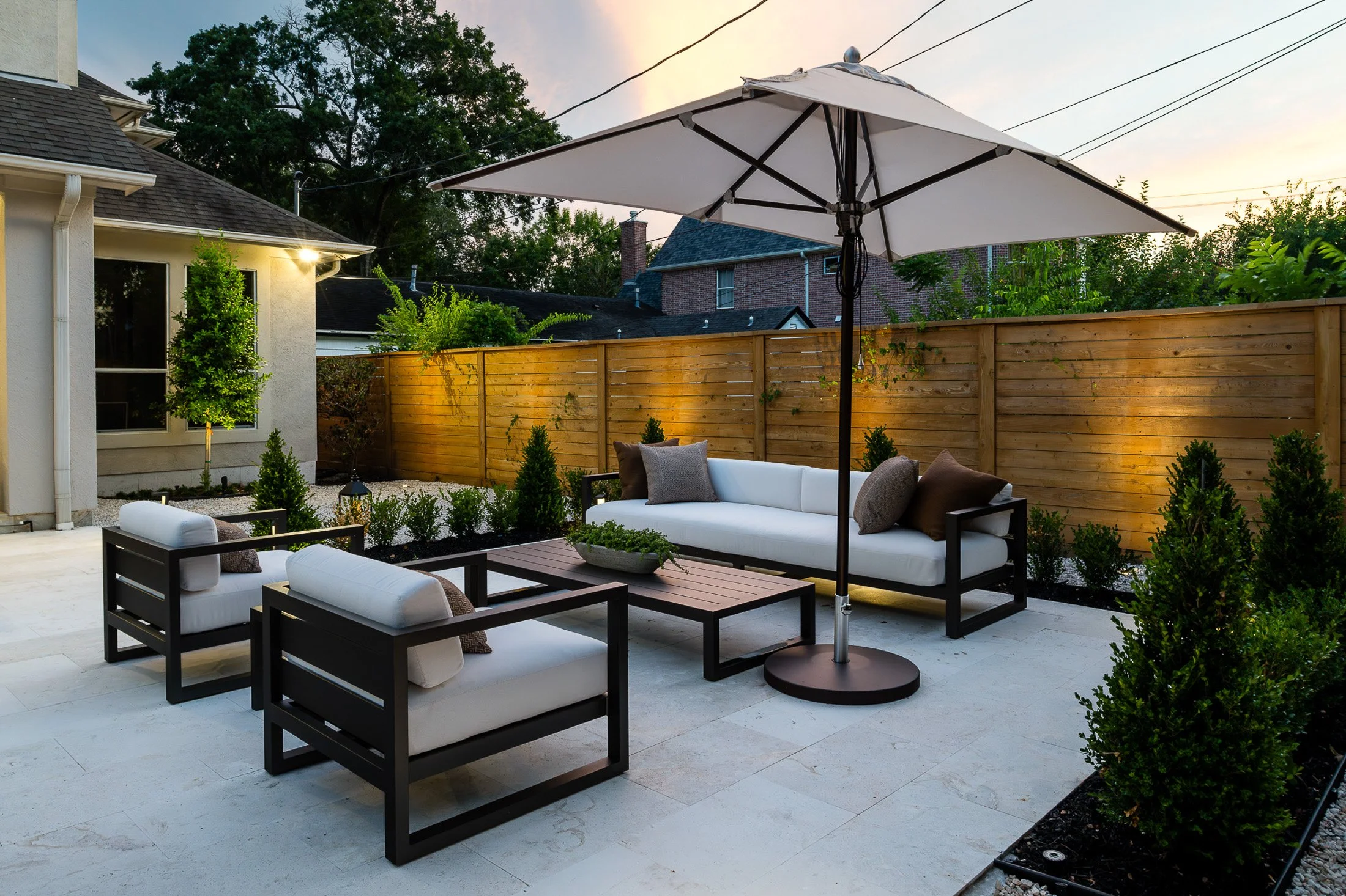 houston-outdoor-lounge-patio-landscaping.jpg.jpg