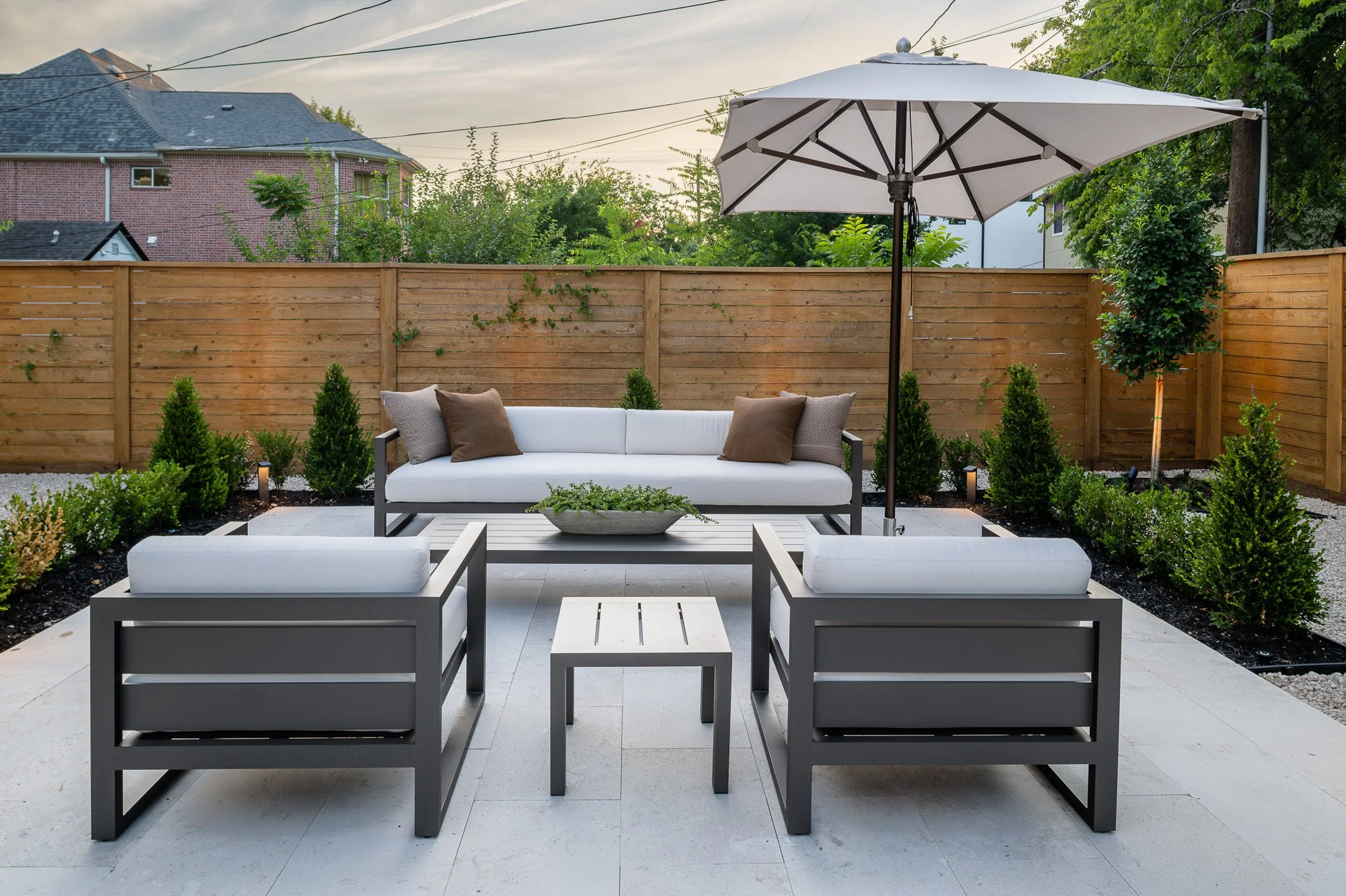 houston-outdoor-lounge-patio-design.jpg.jpg