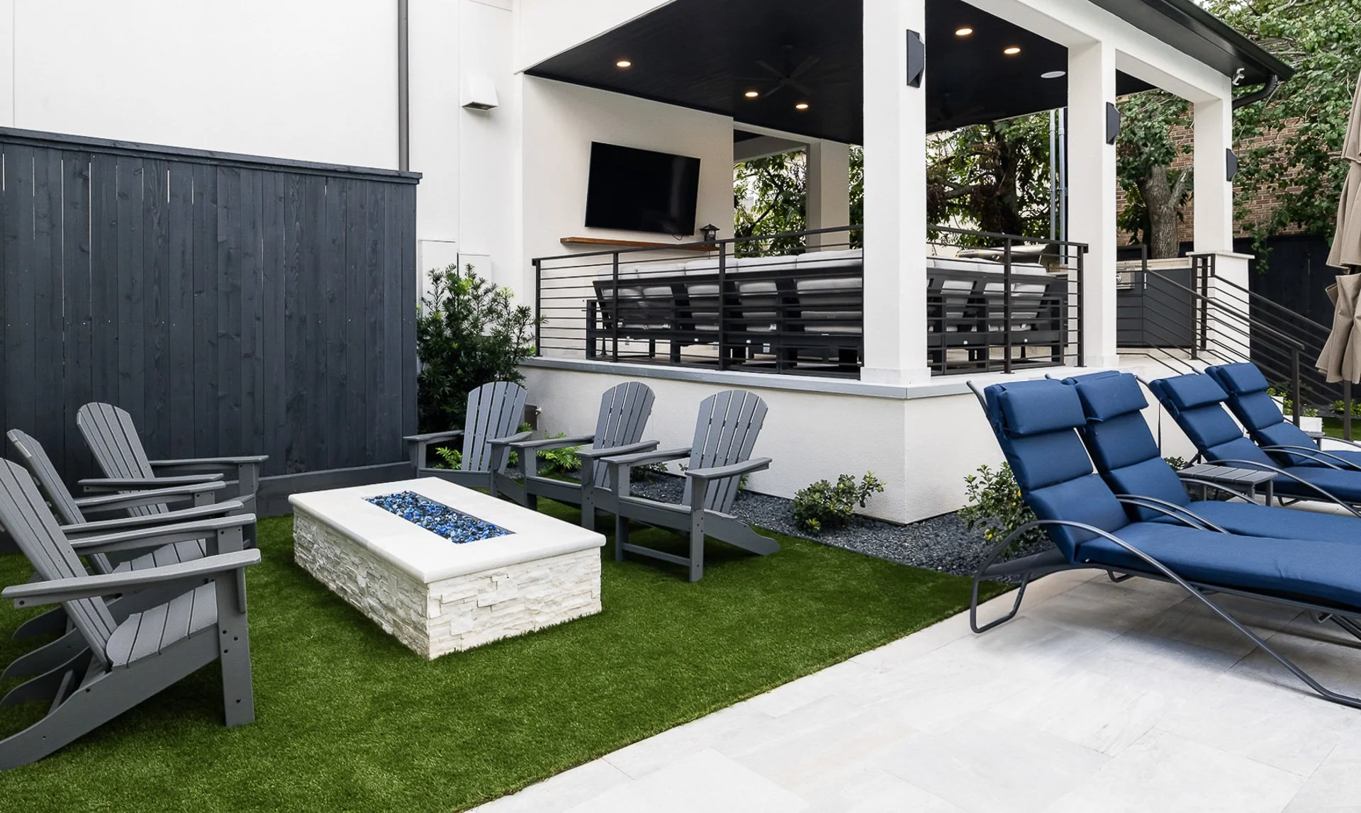 Arieli-Custom-Homes-Pavilion-firepit-1.jpg