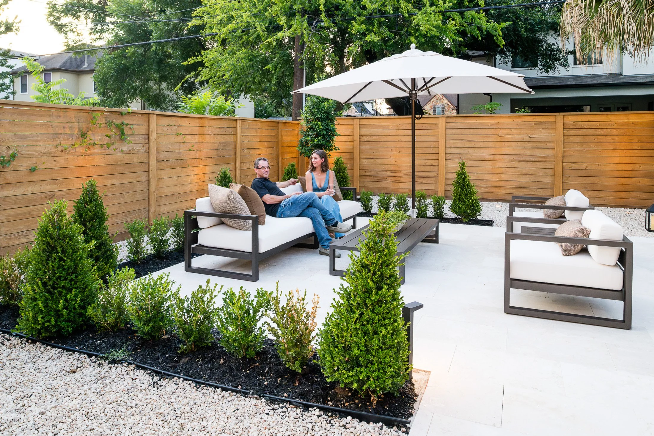 houston-landscaped-patio-outdoor-lounge.jpg.jpg