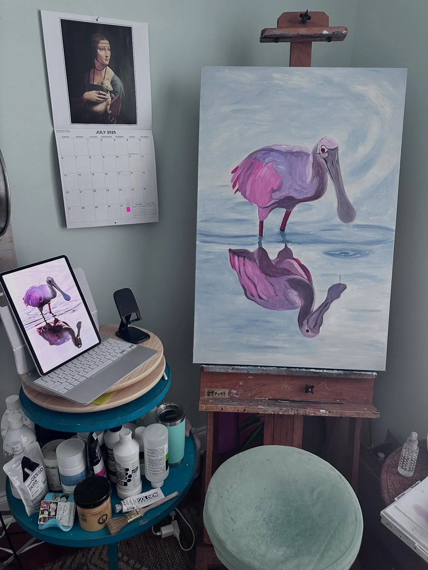 The Lady might be enjoying the process! 😆&hellip;.I know I am! 🙌🏽 🎨 #spoonbill #birds #birdpainting #coastalbird #birding #birdinginflorida #petportraitsbymilagros #petportraitsbymilagrosandmore