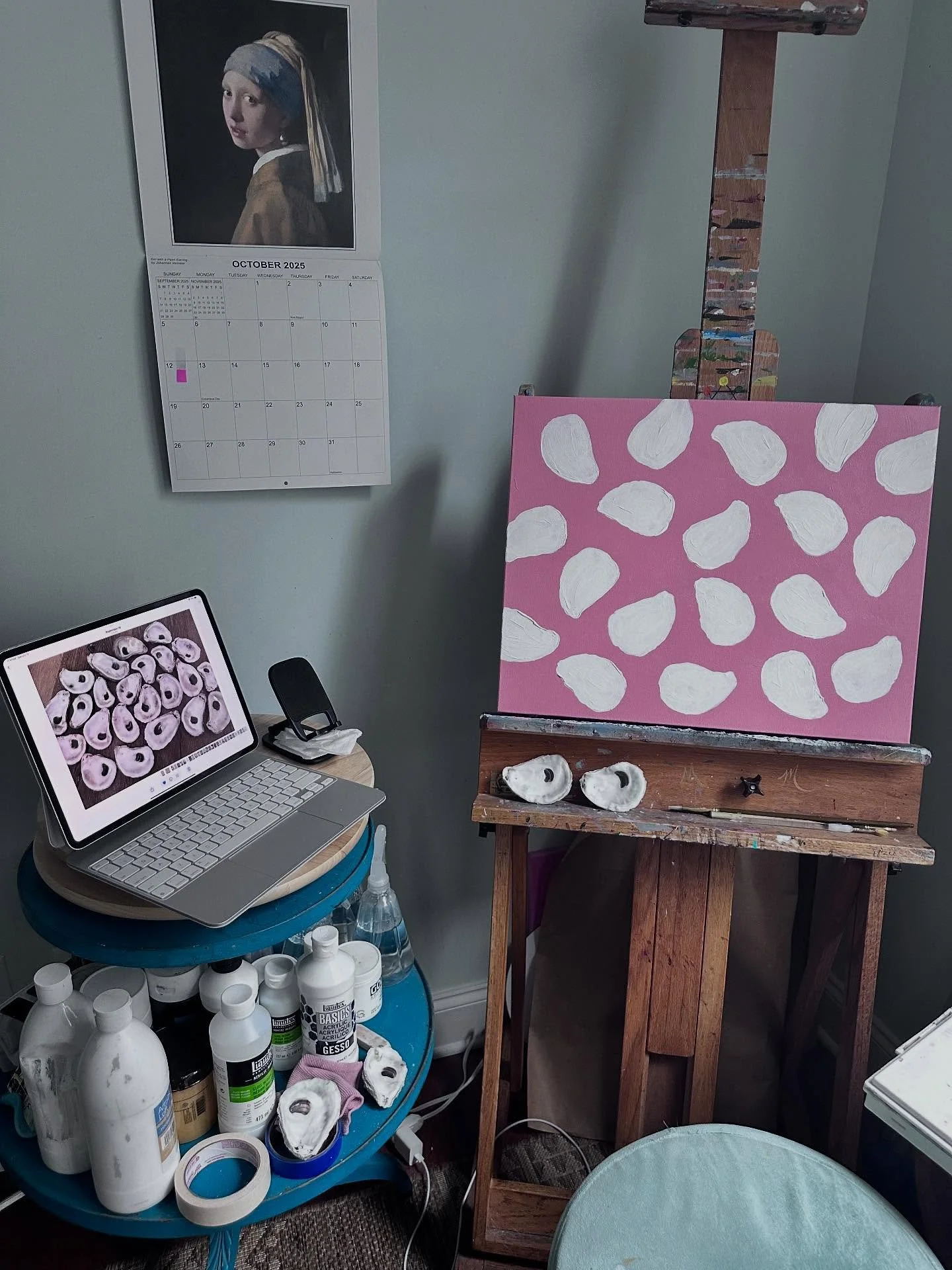 Happy Sunday everyone! Getting started on a new painting is always fun 🦪 🎨 ☀️ ! #oysters #oysterart #coastal #coastalart #coastalliving #petportraitsbymilagrosandmore