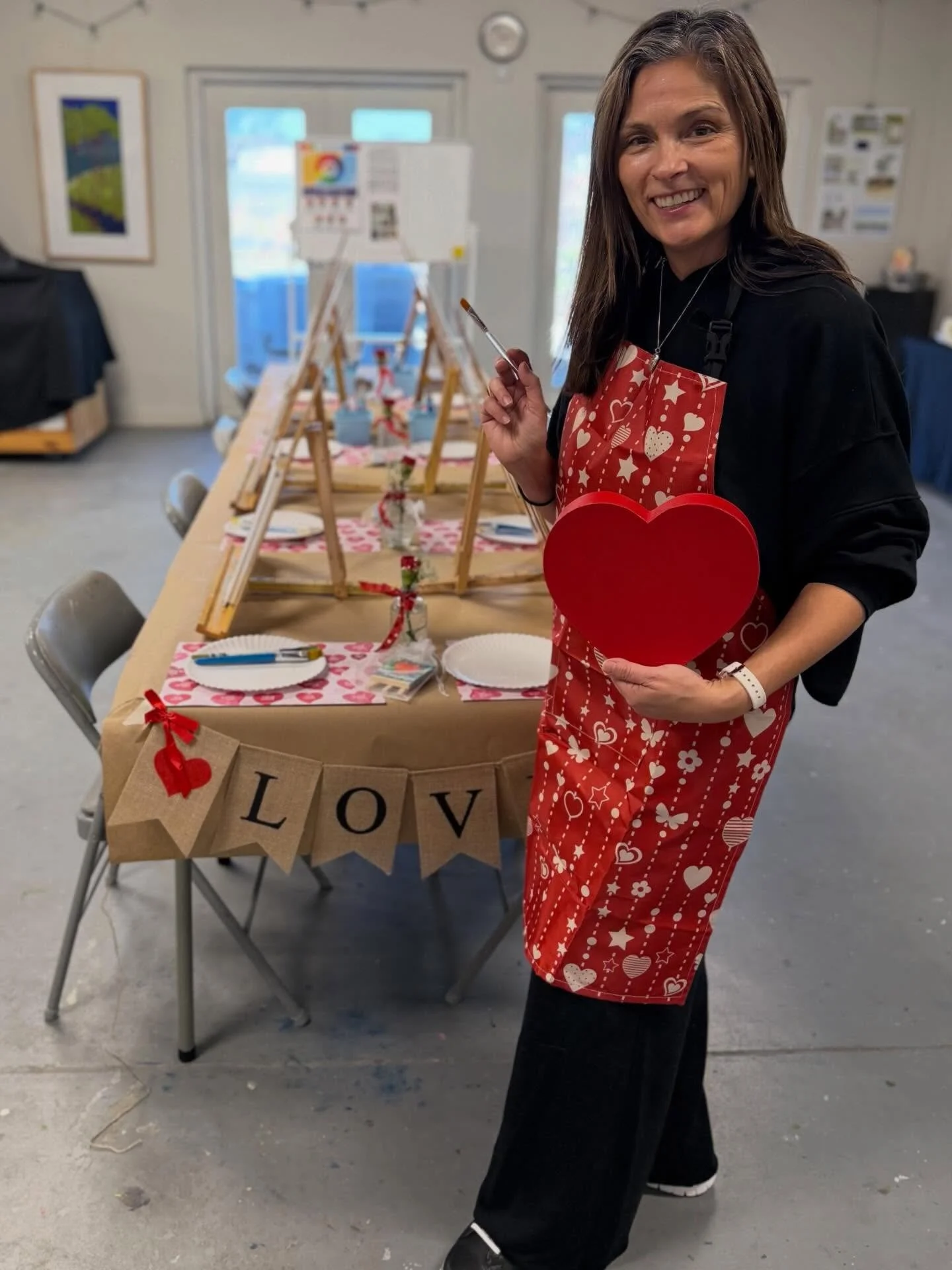 Getting ready for a fun Paint your Valentine/Galentine tomorrow! Still time to join the class! 🙌🏽 💝 🎨 

https://glynnvisualarts.org/valentines-paint-a-portrait