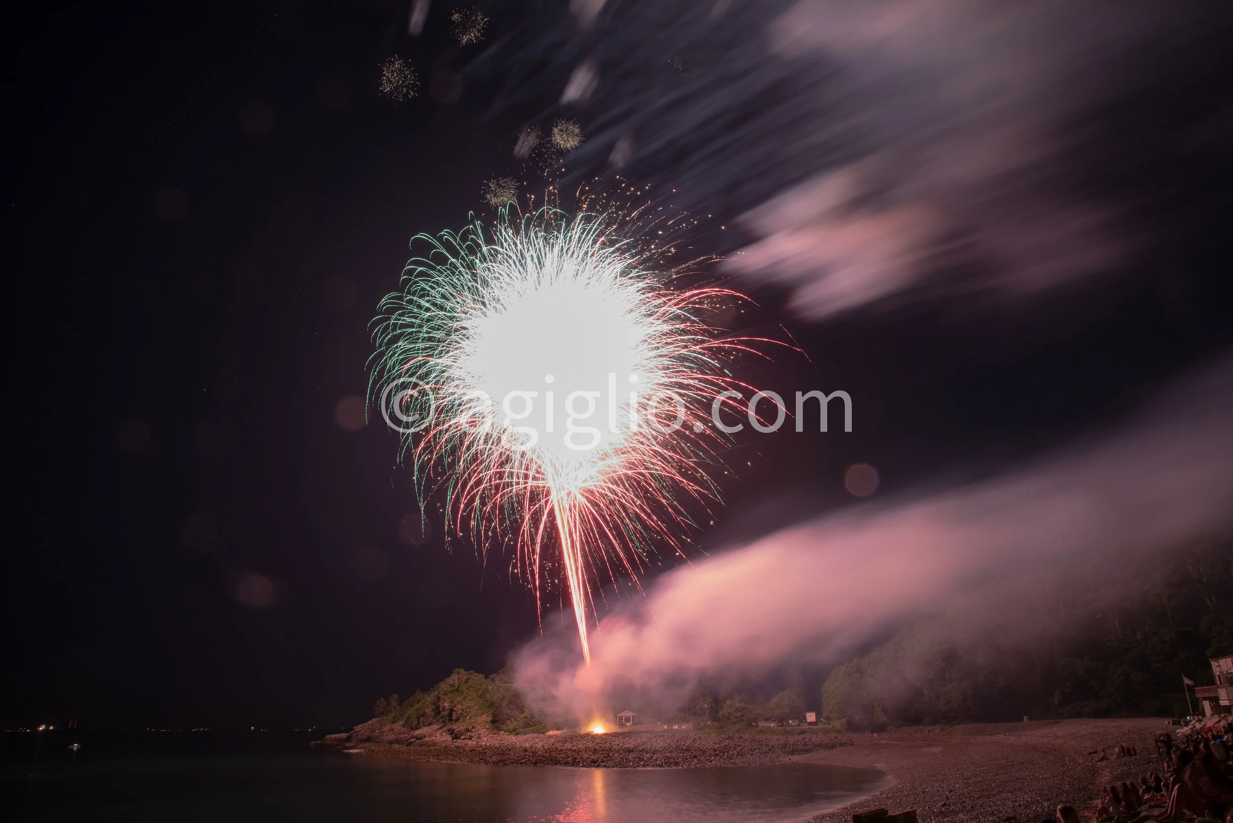 Nahant Fireworks 2018-04.jpg