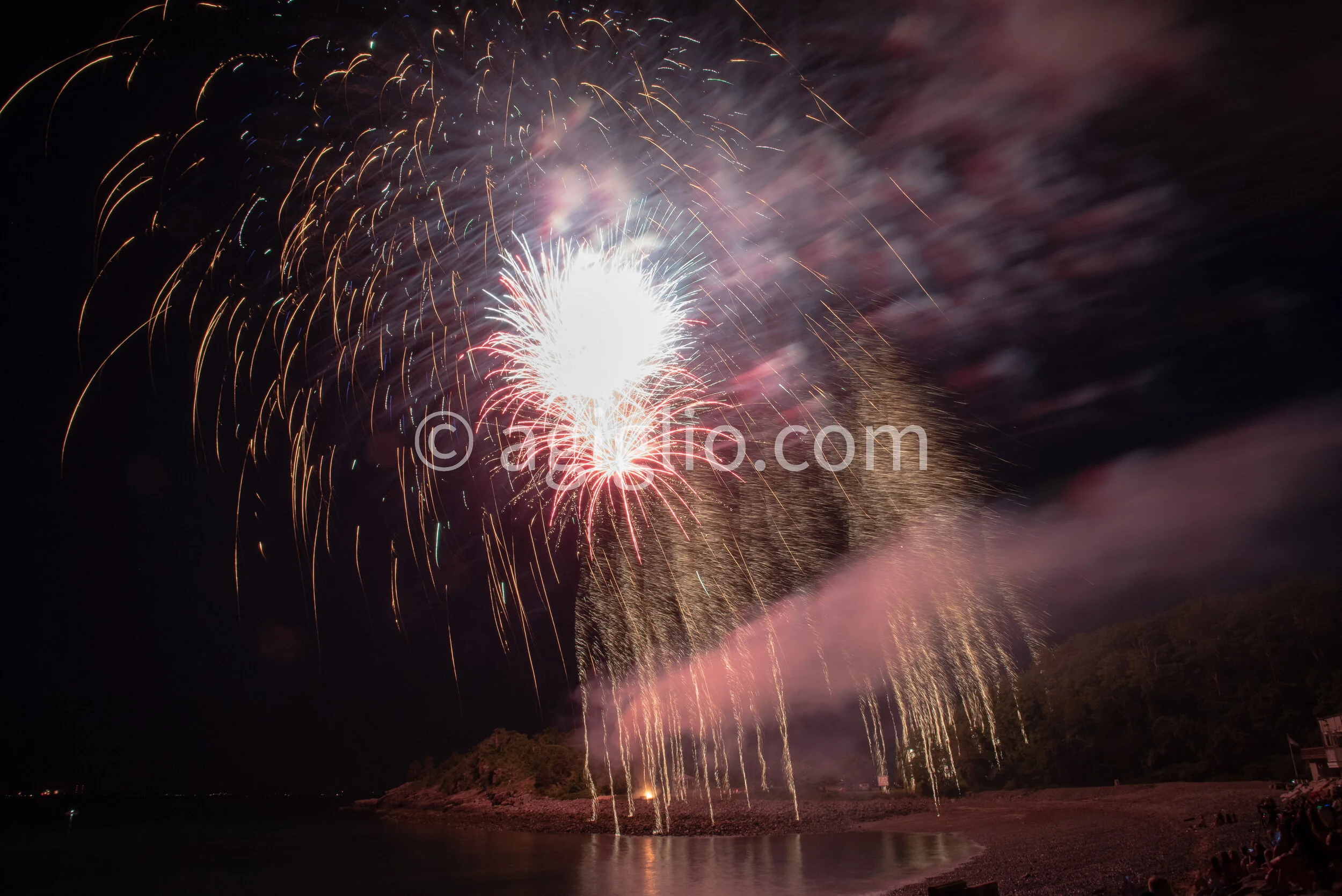 Nahant Fireworks 2018-06.jpg