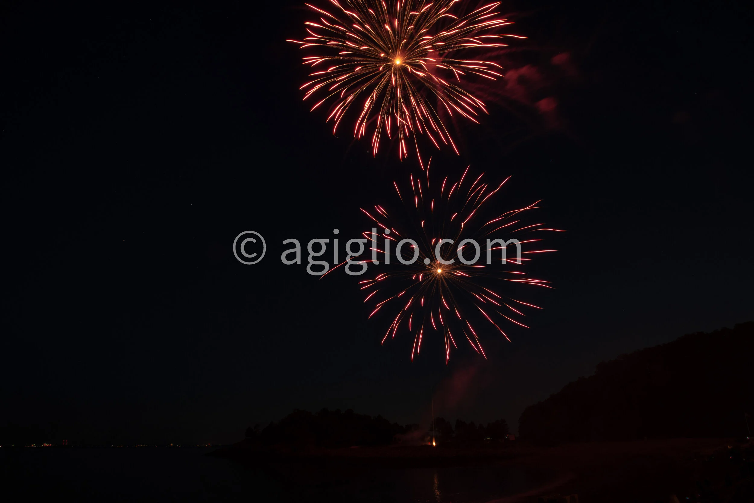 Nahant Fireworks 2018-19.jpg