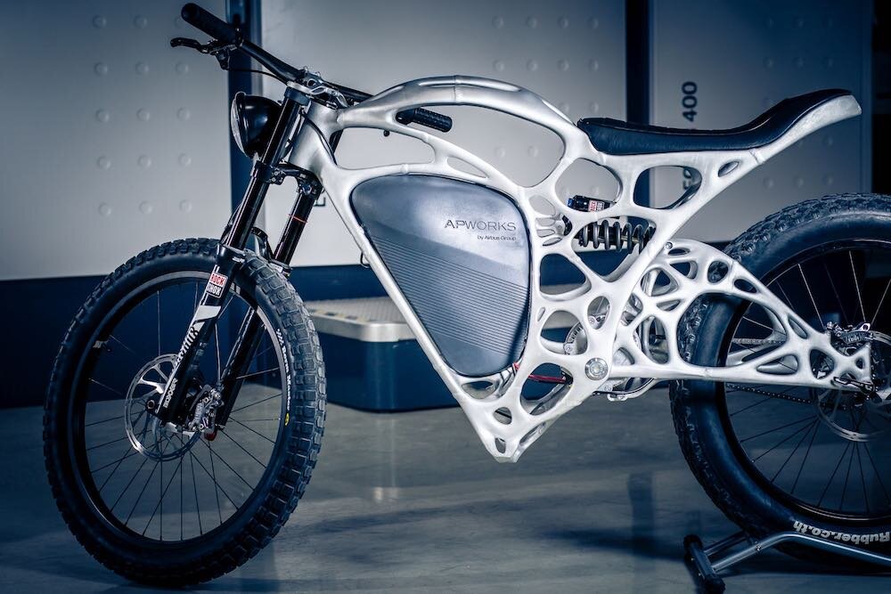 A bike created with Generative Design that reduces the number of parts, and creates a lighter and stronger body.