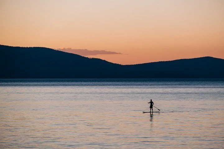 Paddle boarders on Lake Tahoe.
.
.
.
.
#xt3 #picoftheday #nature #solomaletraveler #solovanlife #mymeditation #provia #vanlife #franthevan #leavenotrace #naughtybynature #goldenhour #dlblissstatepark #sunset #laketahoe #tahoe #sunsetsoftahoe #paddleb