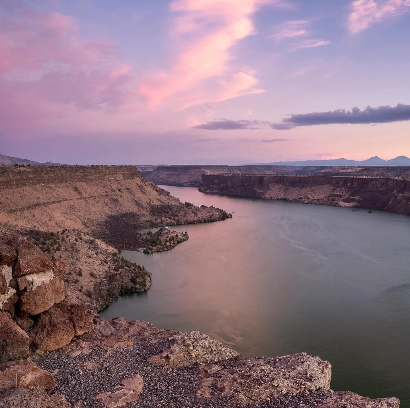 Overlooking The Crooked and Deschutes Rivers in Cove Palisades State Park in Oregon.
.
.
.
.
#xt3 #picoftheday #nature #solomaletraveler #solovanlife #mymeditation #provia #vanlife #franthevan #leavenotrace #naughtybynature #goldenhour #panorama #pan