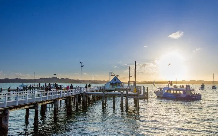 eight_col_russell_wharf_pic.jpg