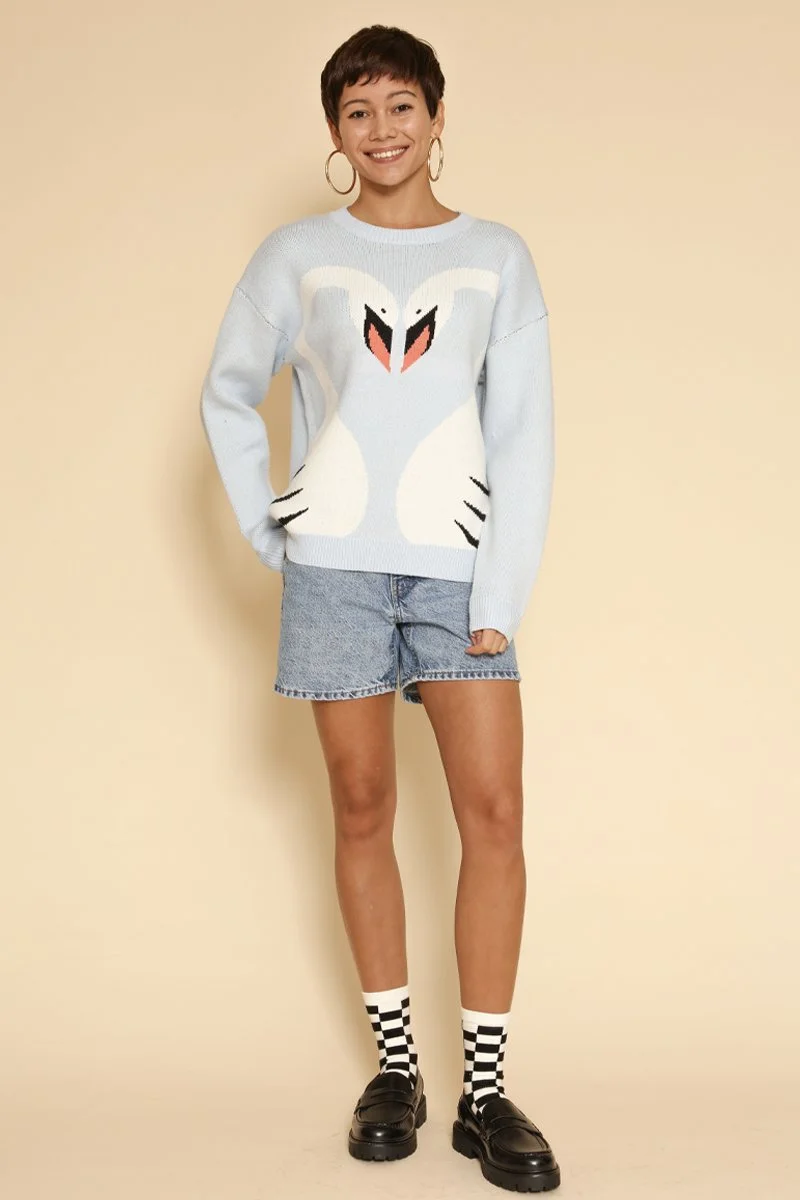 swan_kiss_sweater_1.jpg