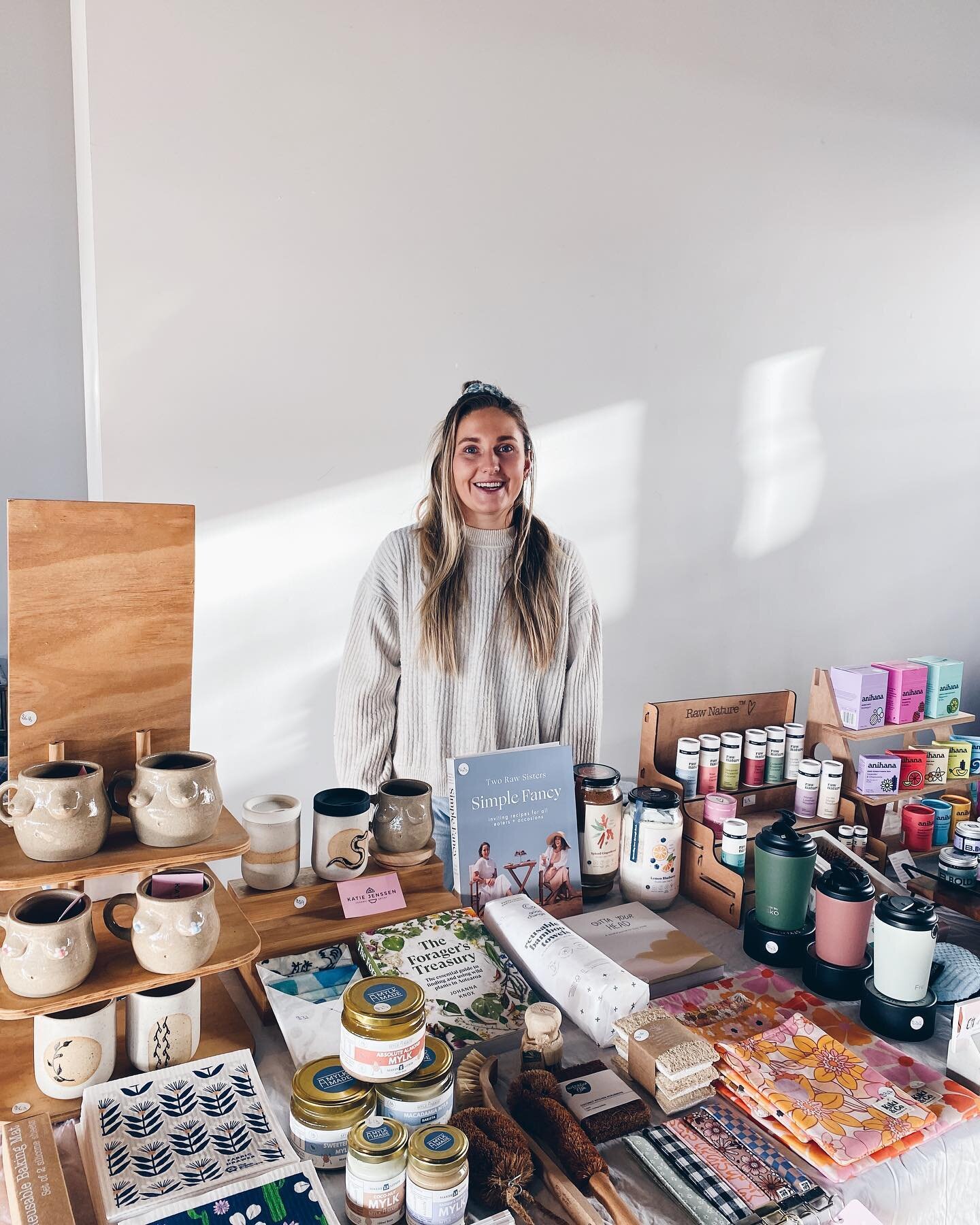 *OH HEY IT&rsquo;S ME ANNIE 👋*
-
Just out here side hustling, supporting small New Zealand &amp; Australian businesses, making sustainable living easy &amp; educating through our journal &amp; free online resources + did we mention we plant trees &a