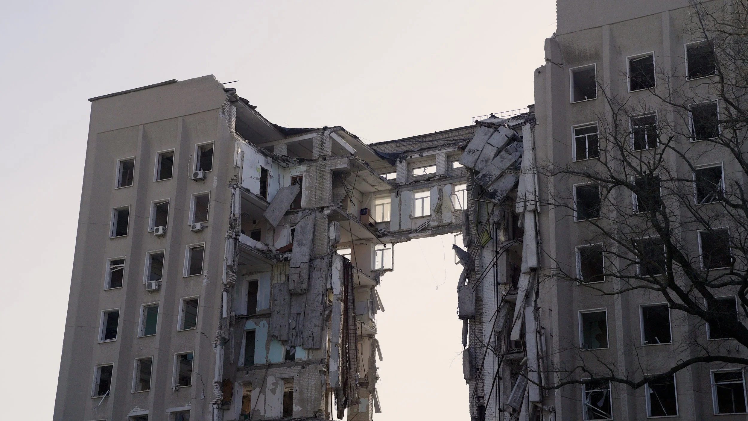 In Odesa and Mykolaiv, where missile strikes have scarred city centers—including the March 2022 attack on the Mykolaiv governor’s office—IOM provides shelter, essential aid, and psychosocial support to displaced families and communities living with t