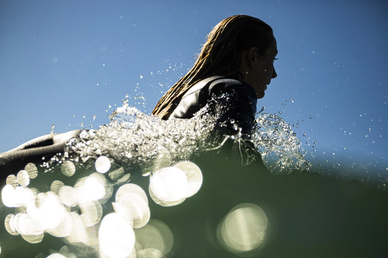 037_SarahLeePhoto_Woman_Surf_Photographer_1990.jpg