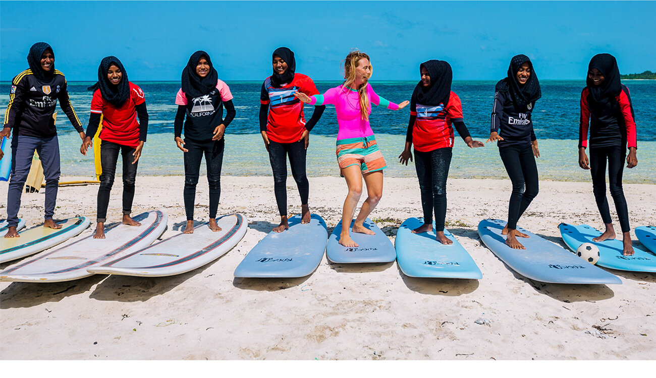 Soneva+Fushi_Namoona+Baa_Girls_Surfing_Maldivesjpg_05.jpg