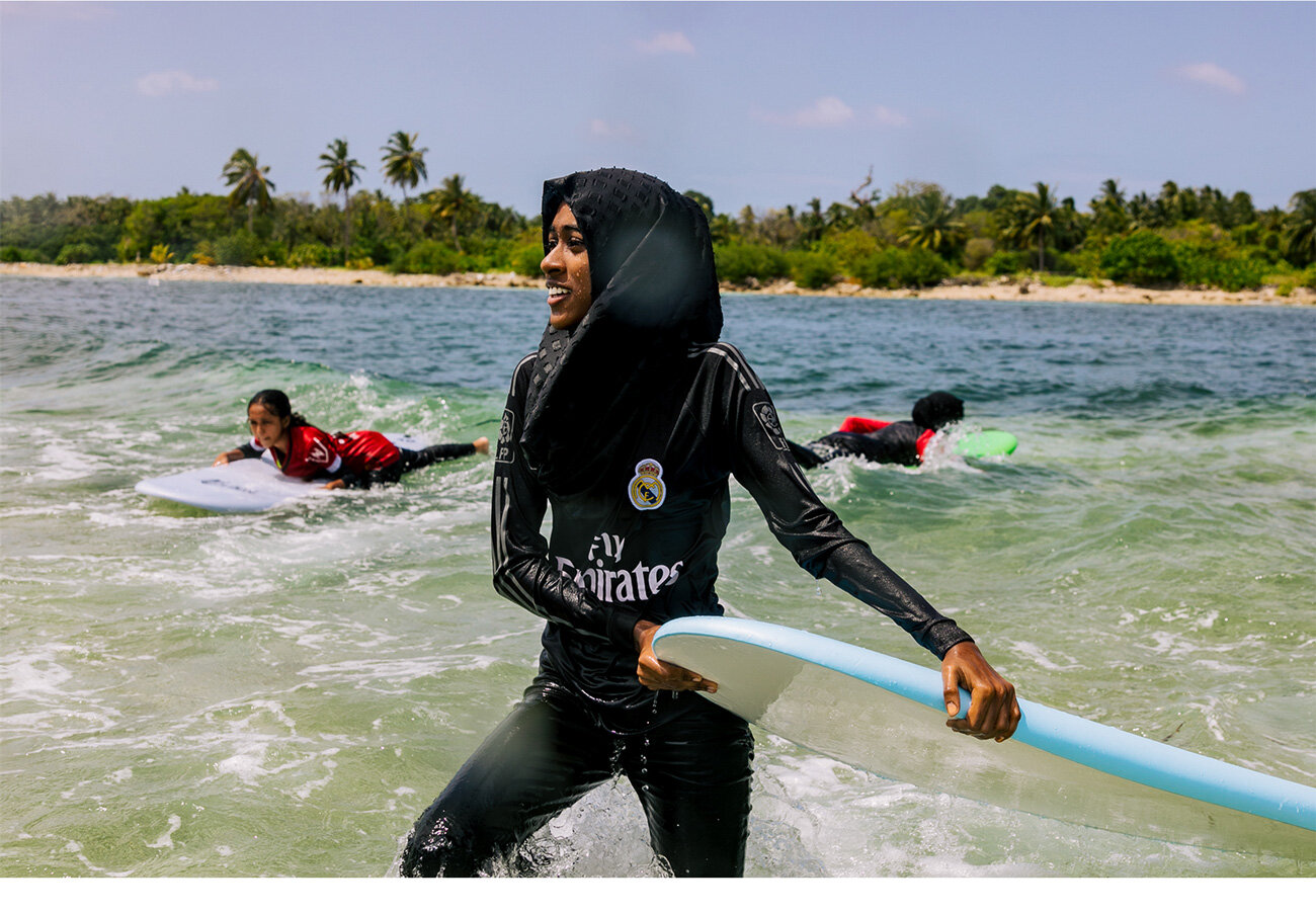 Soneva+Fushi_Namoona+Baa_Girls_Surfing_Maldivesjpg_07.jpg