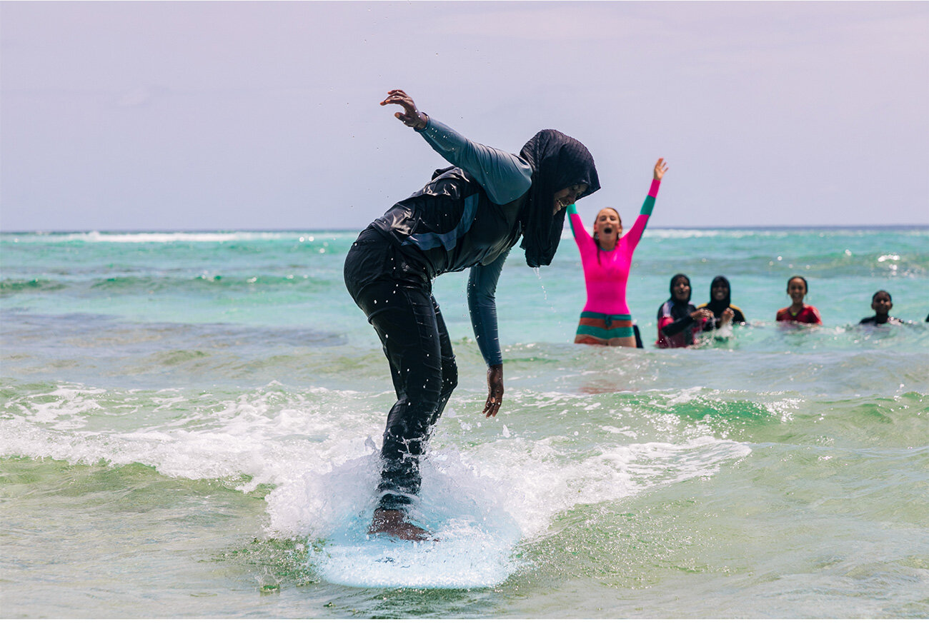 Soneva+Fushi_Namoona+Baa_Girls_Surfing_Maldivesjpg_09.jpg