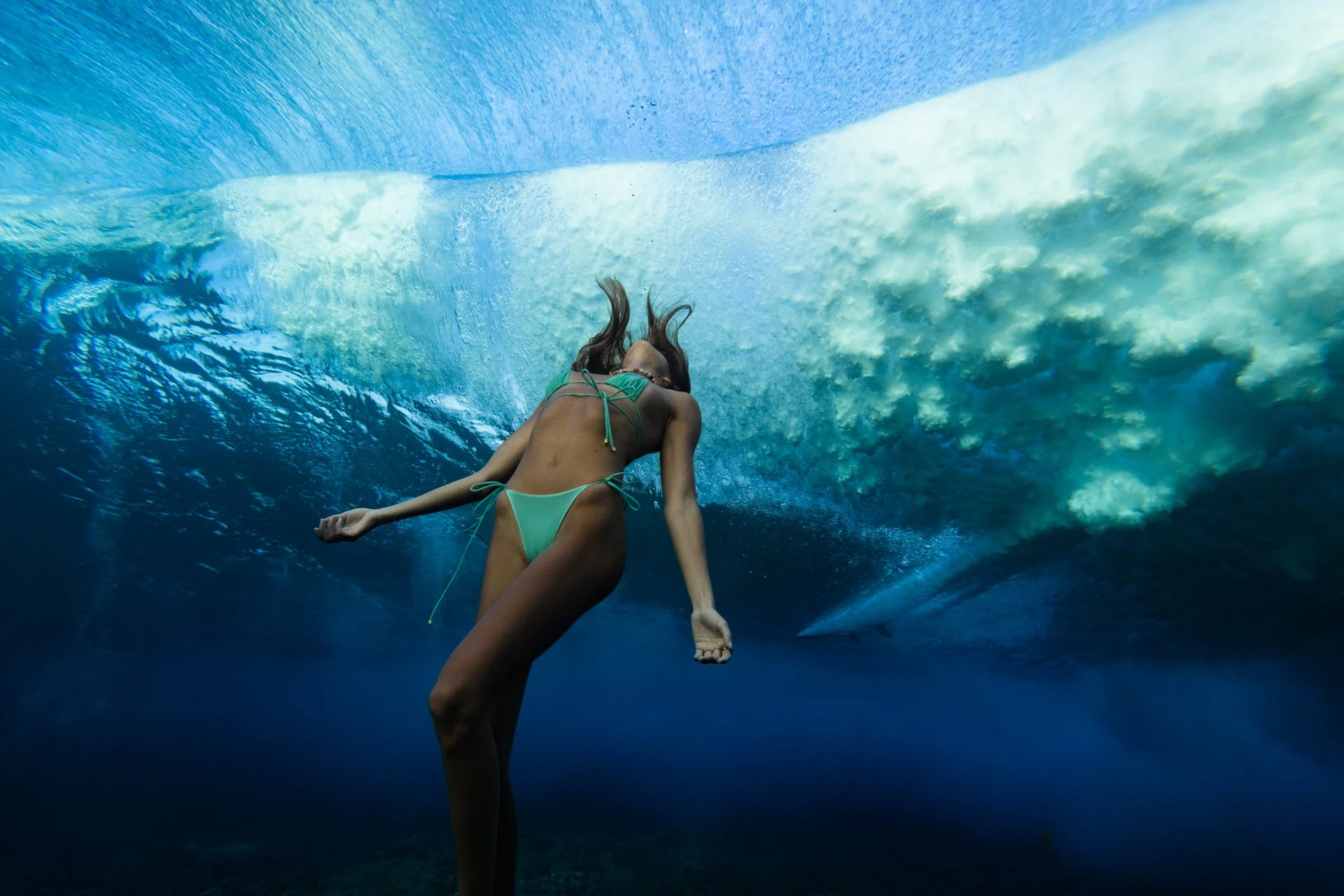  Elena Aoki swimming beneath Cloudbreak 