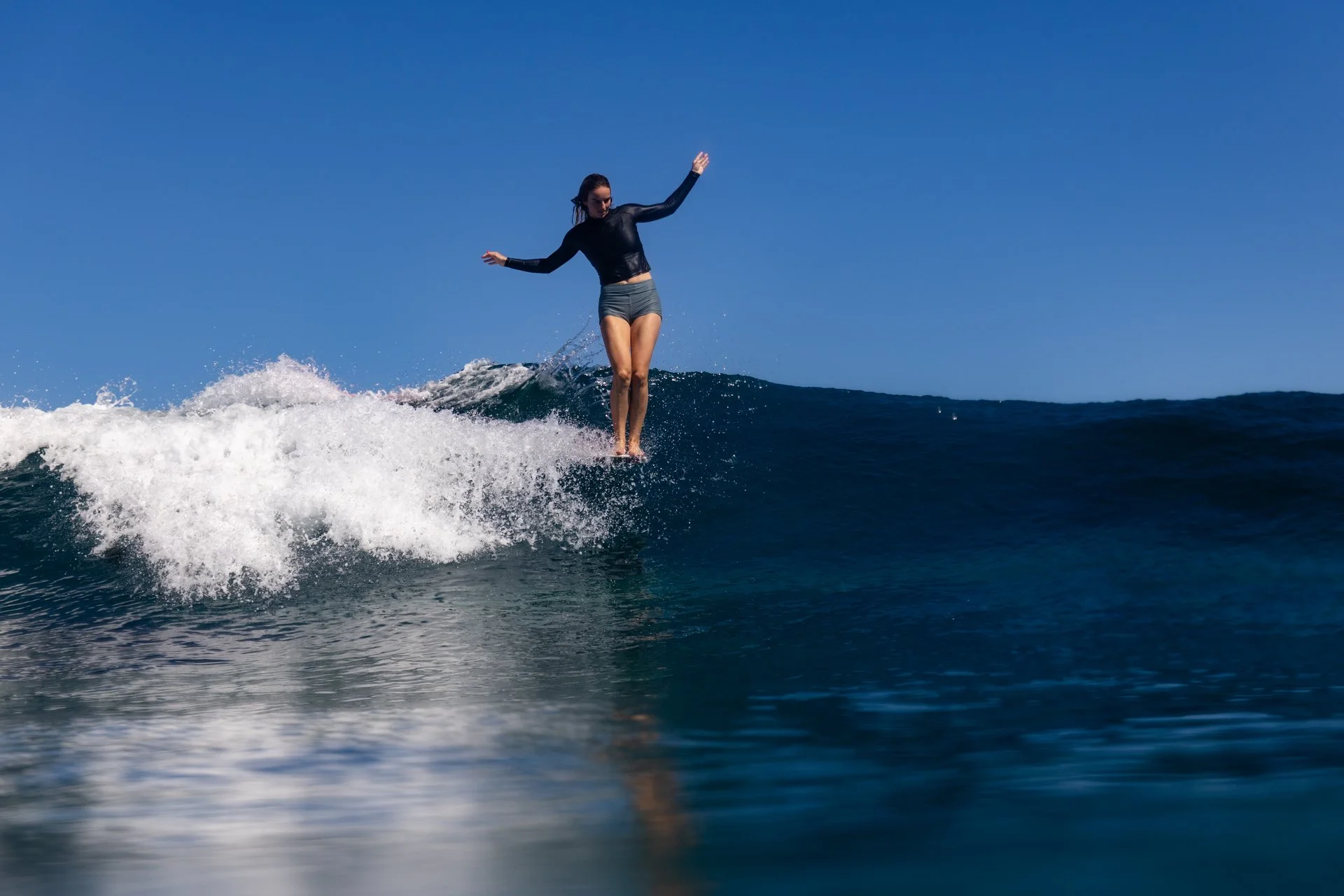  Rachel Tilly, hanging ten in Fiji 